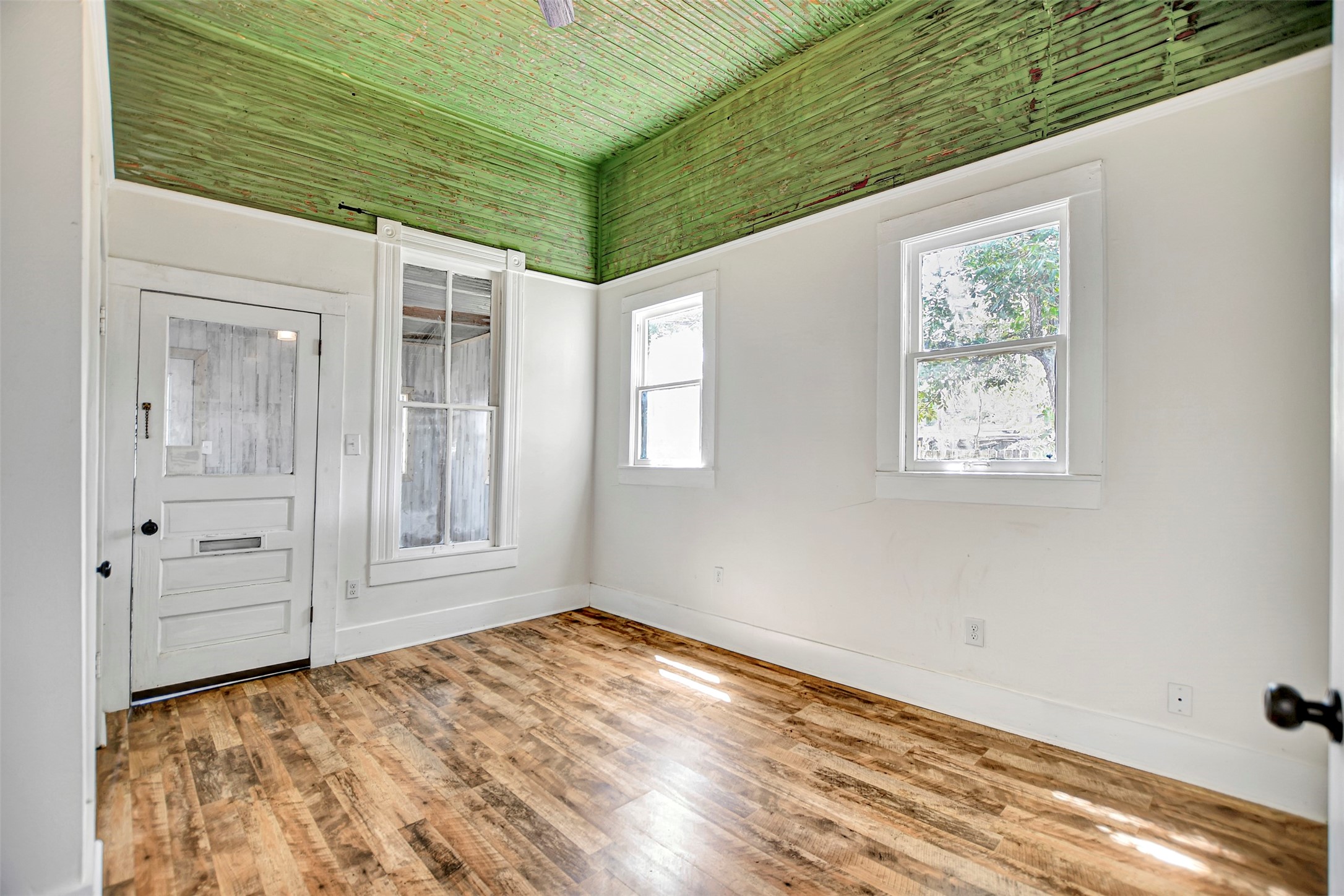 1704 N Houston Avenue Property Photo 31