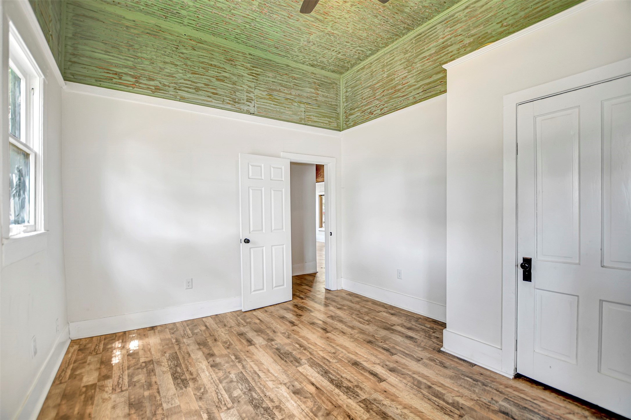 1704 N Houston Avenue Property Photo 32