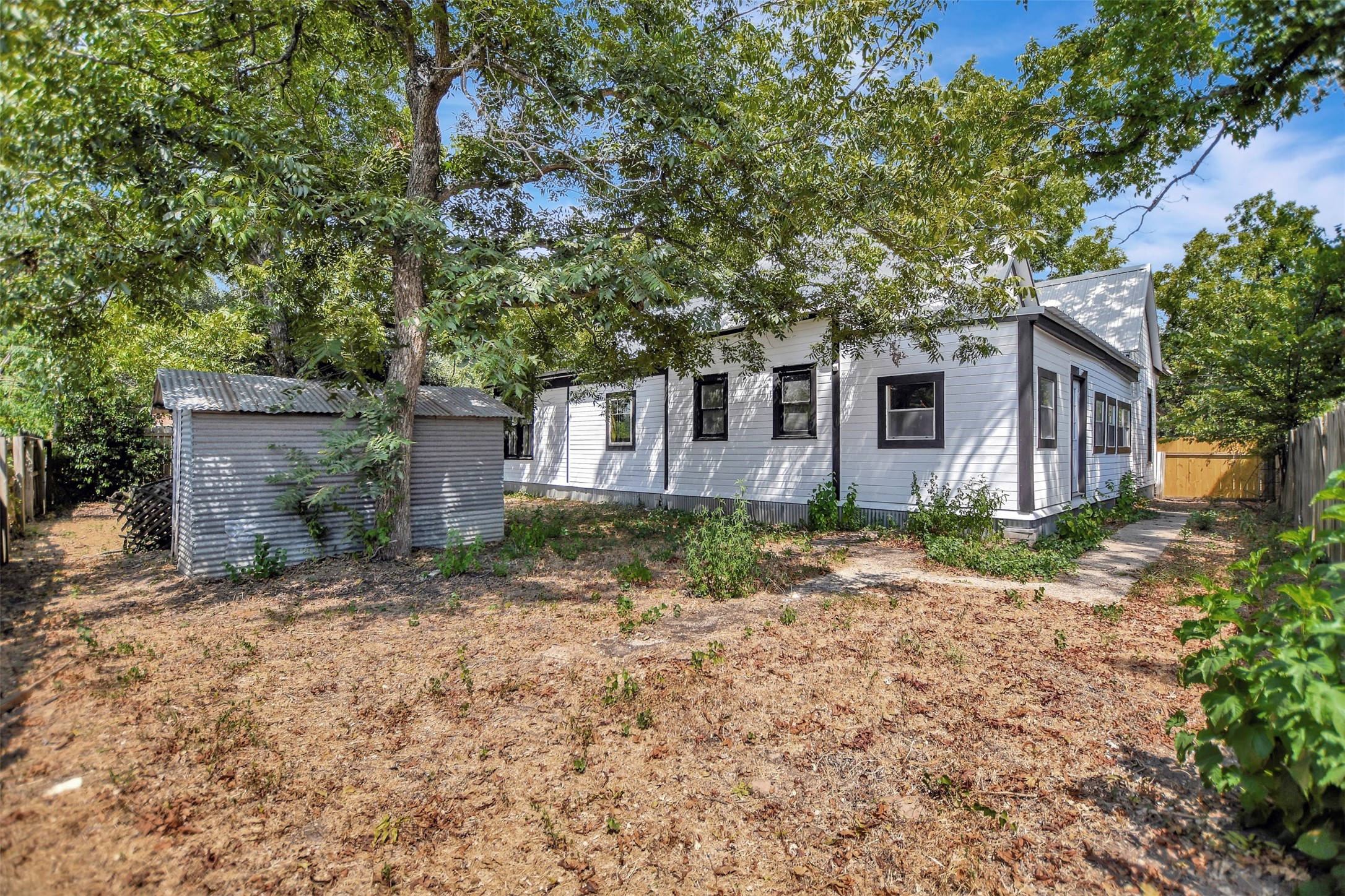 1704 N Houston Avenue Property Photo 38