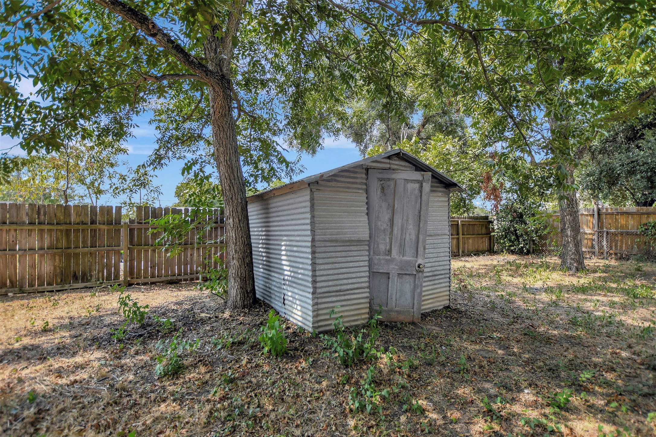 1704 N Houston Avenue Property Photo 41