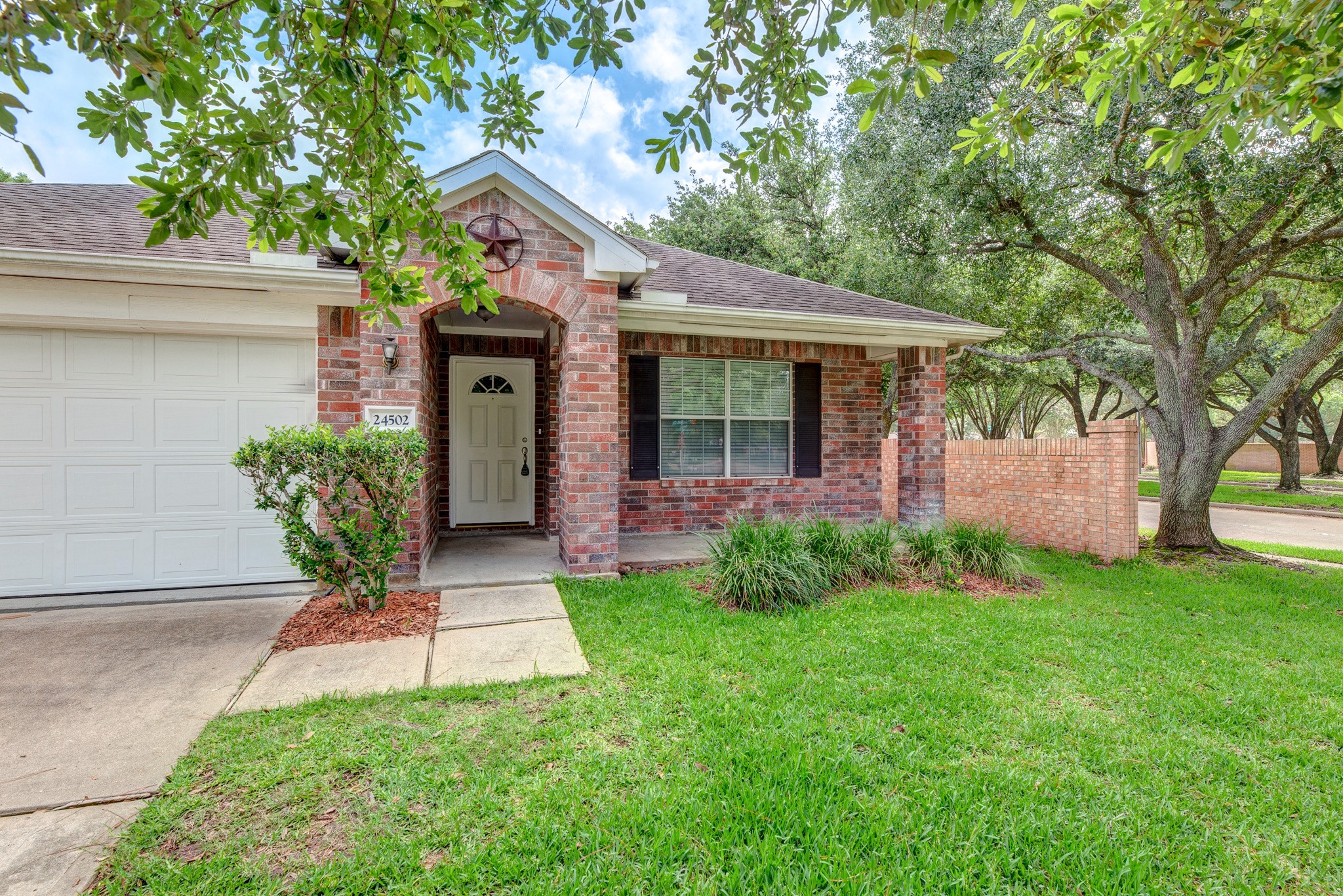 24502 Drakefield Court Property Photo 4