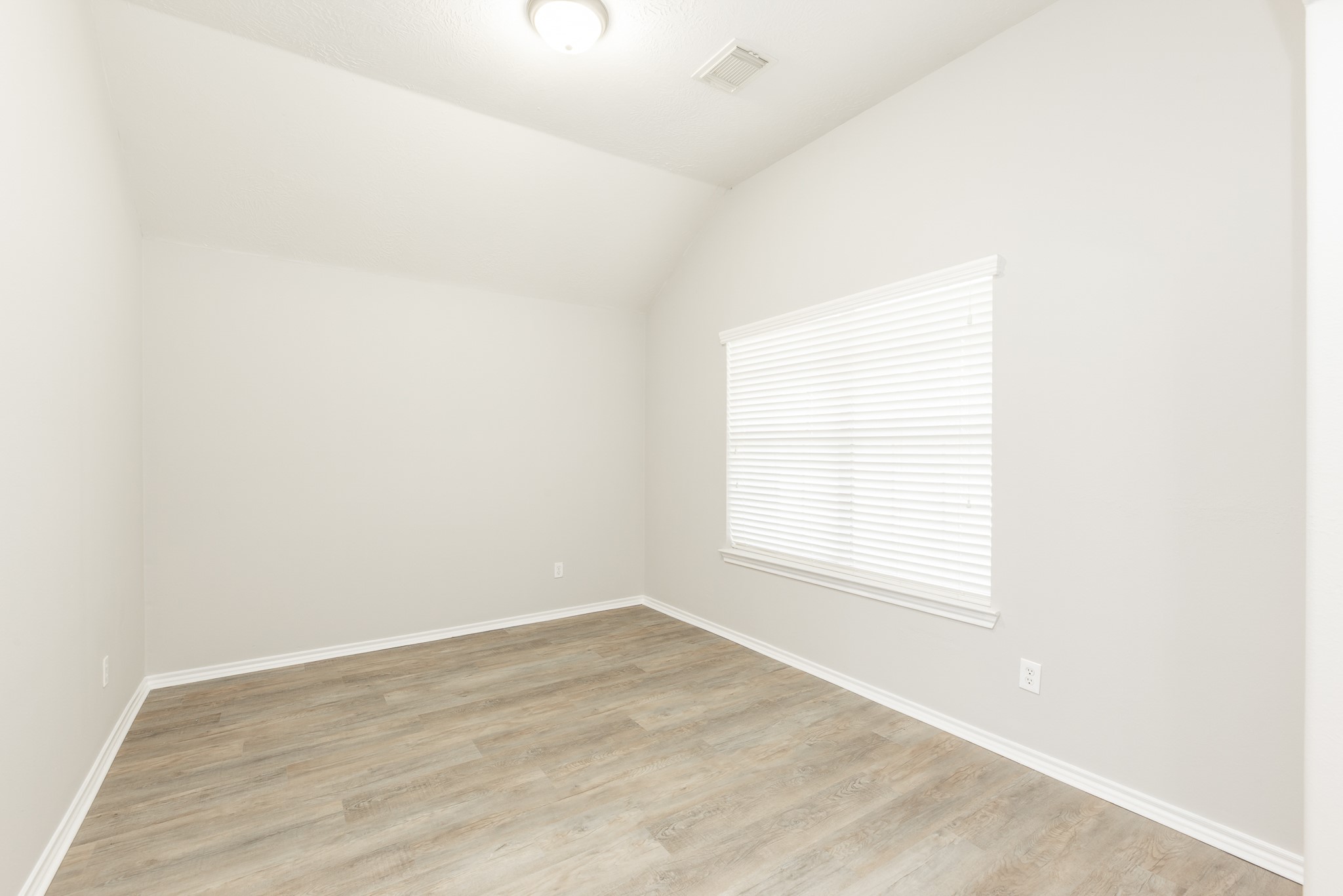 24502 Drakefield Court Property Photo 7