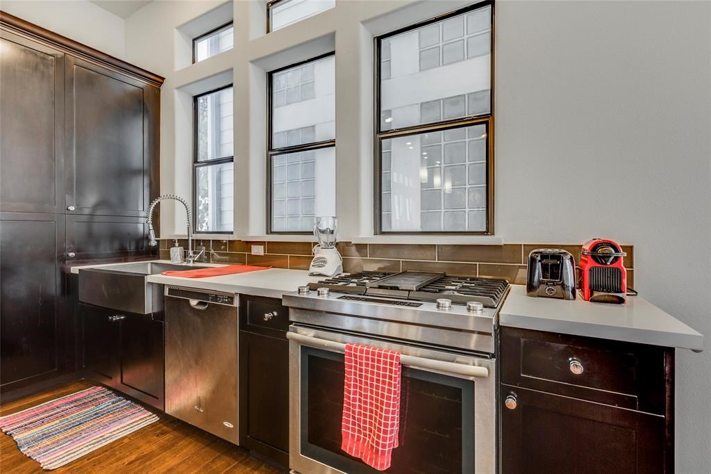 2612 Polk Street B Property Photo 6