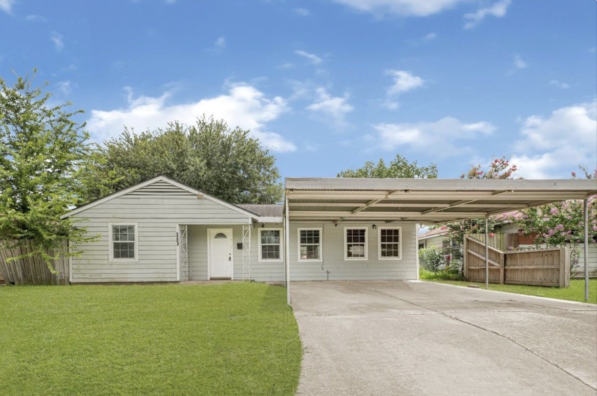 2210 Marshall Street Property Photo 1