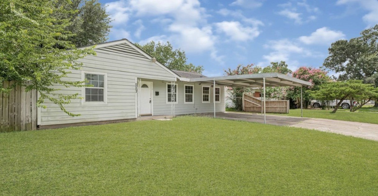 2210 Marshall Street Property Photo 2