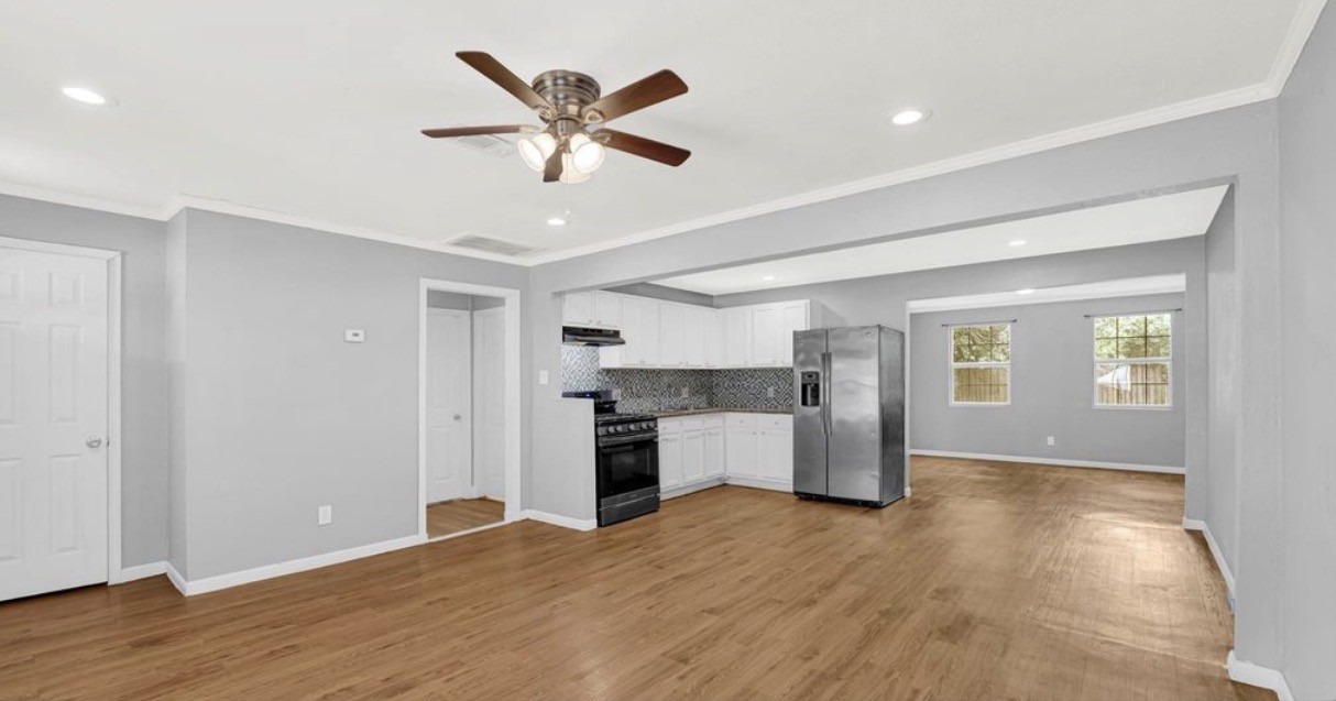 2210 Marshall Street Property Photo 4