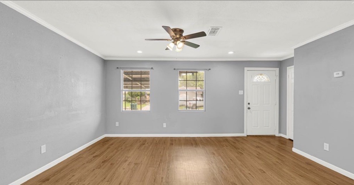 2210 Marshall Street Property Photo 5