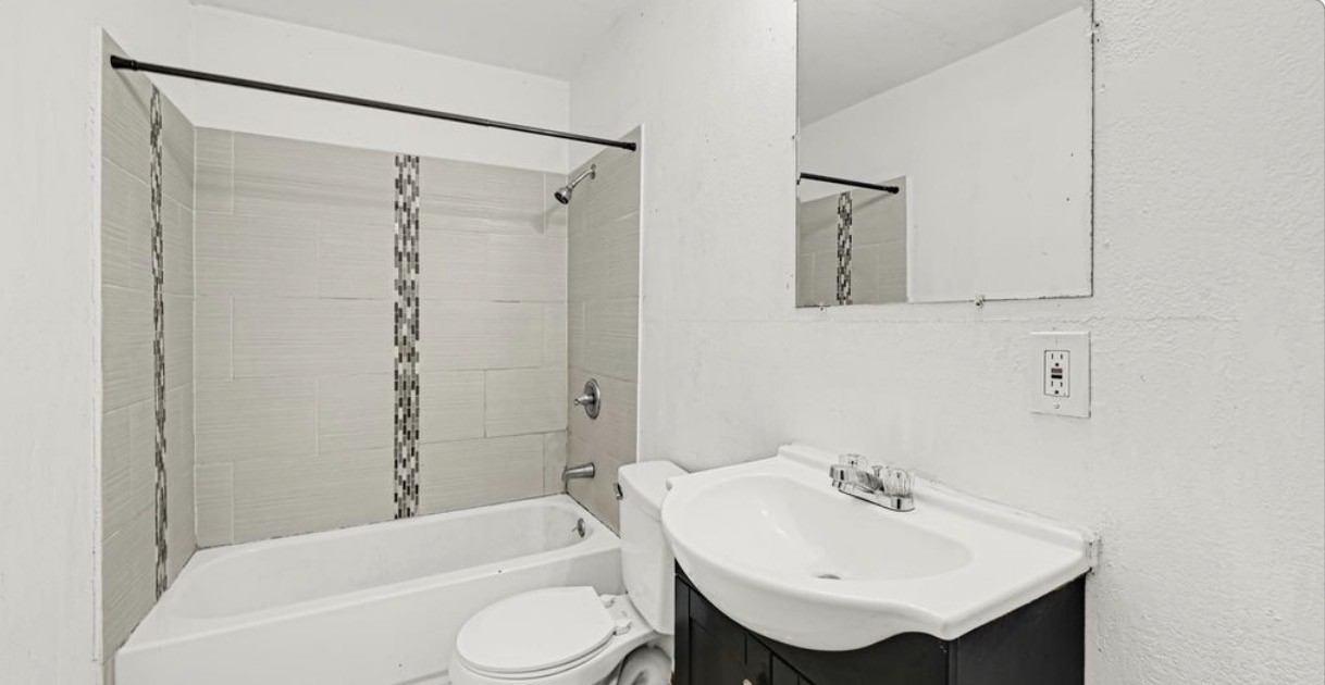 2210 Marshall Street Property Photo 10