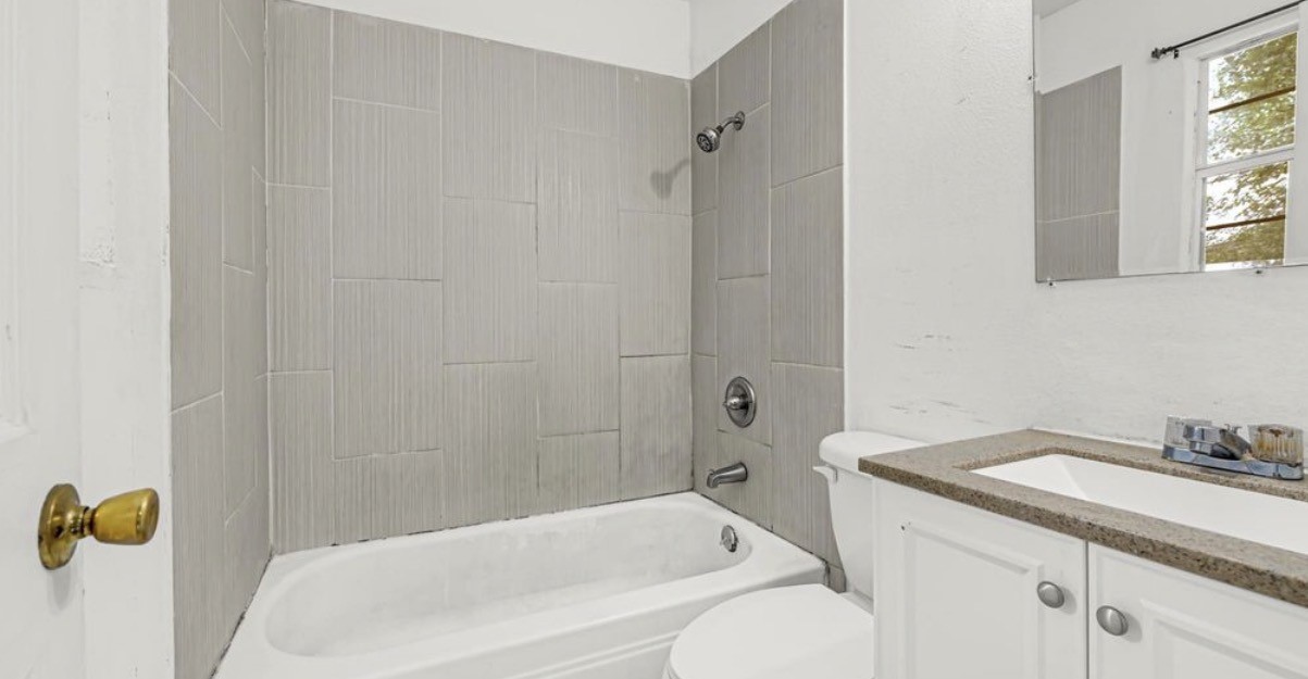 2210 Marshall Street Property Photo 11