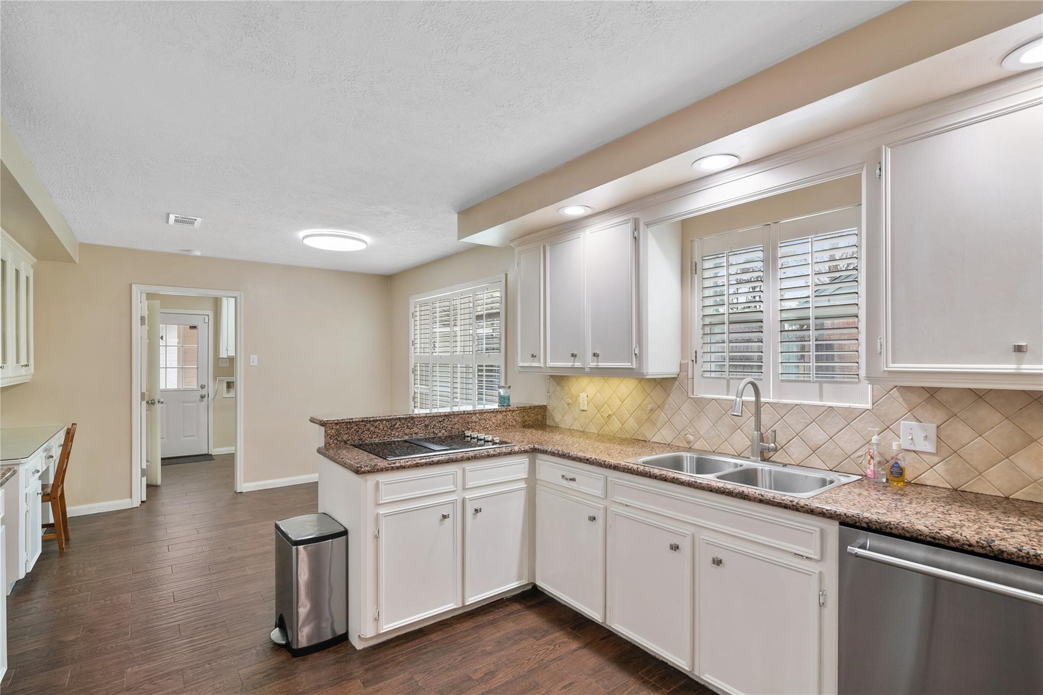 10911 Elmdale Drive Property Photo 8