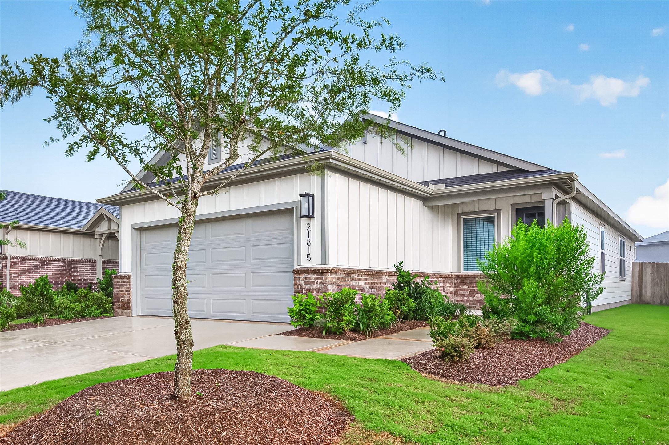 21815 White Bellflower Lane Property Photo 3