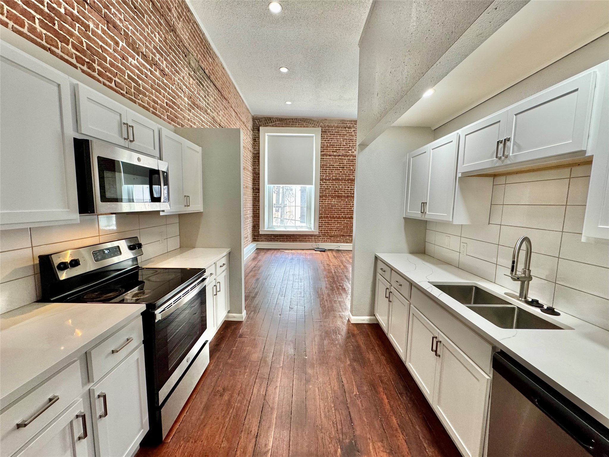 2309 Strand Street 2d Property Photo 7