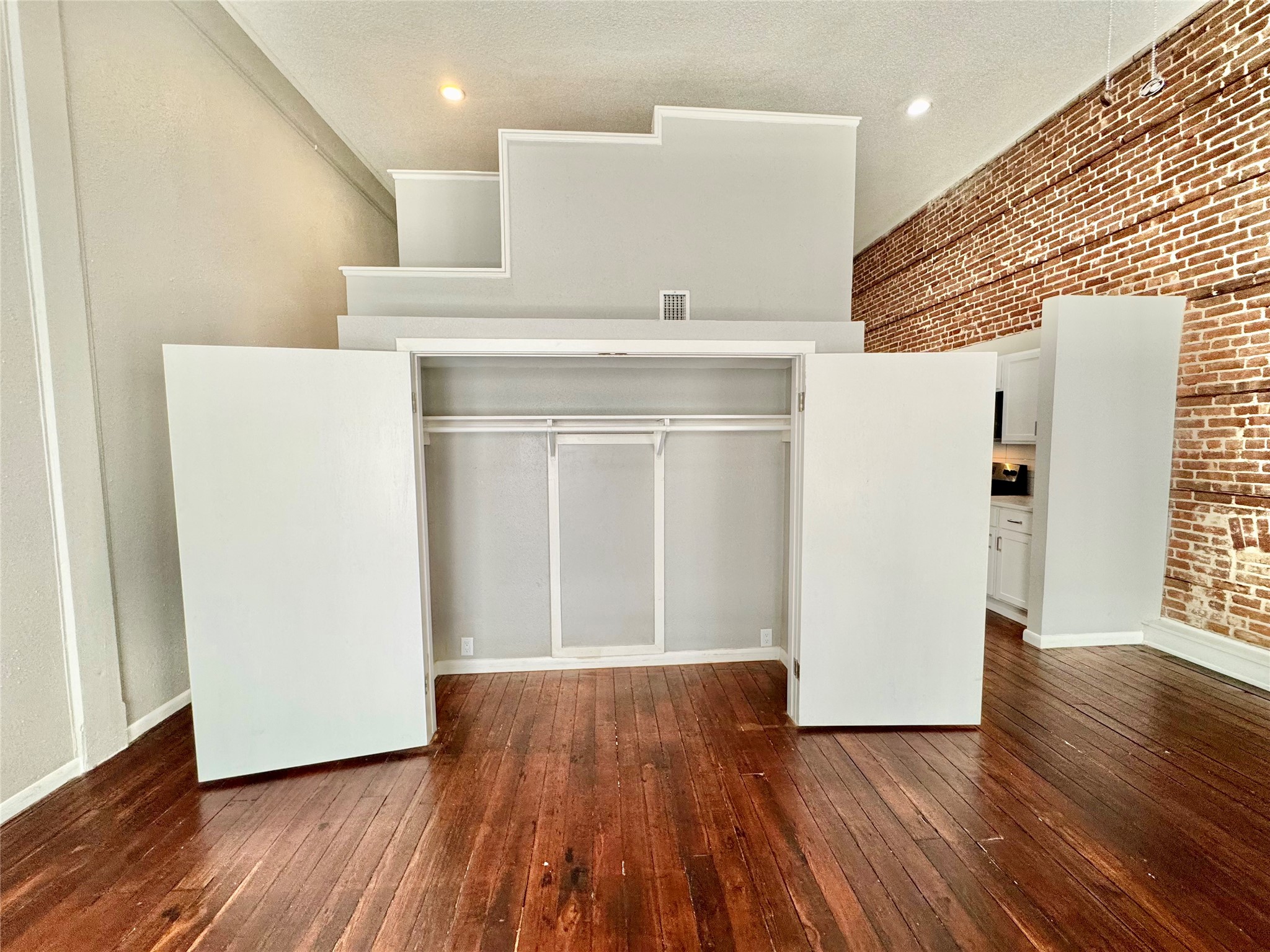 2309 Strand Street 2d Property Photo 13