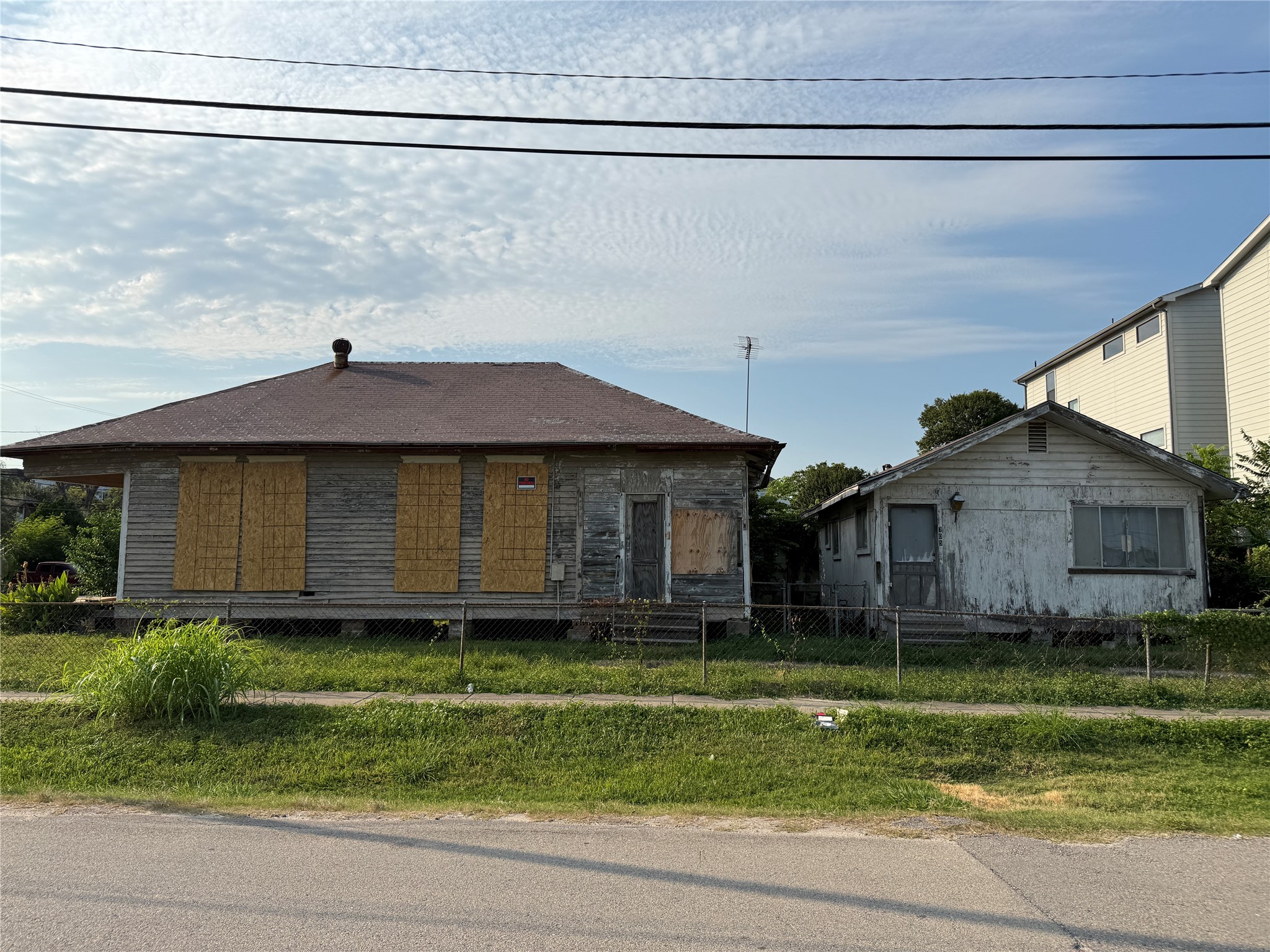 2402 Freeman Street Property Photo 1