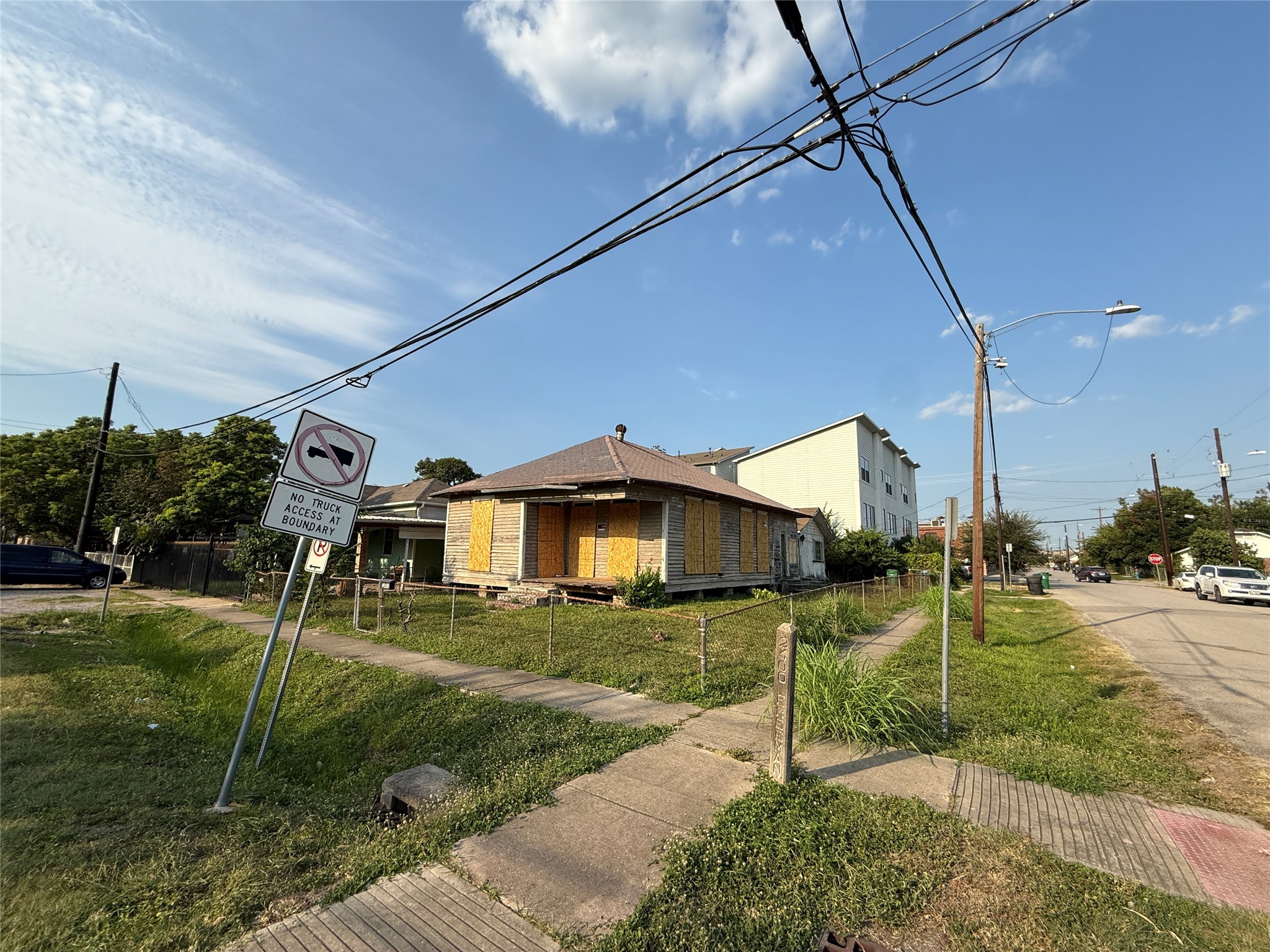 2402 Freeman Street Property Photo 3