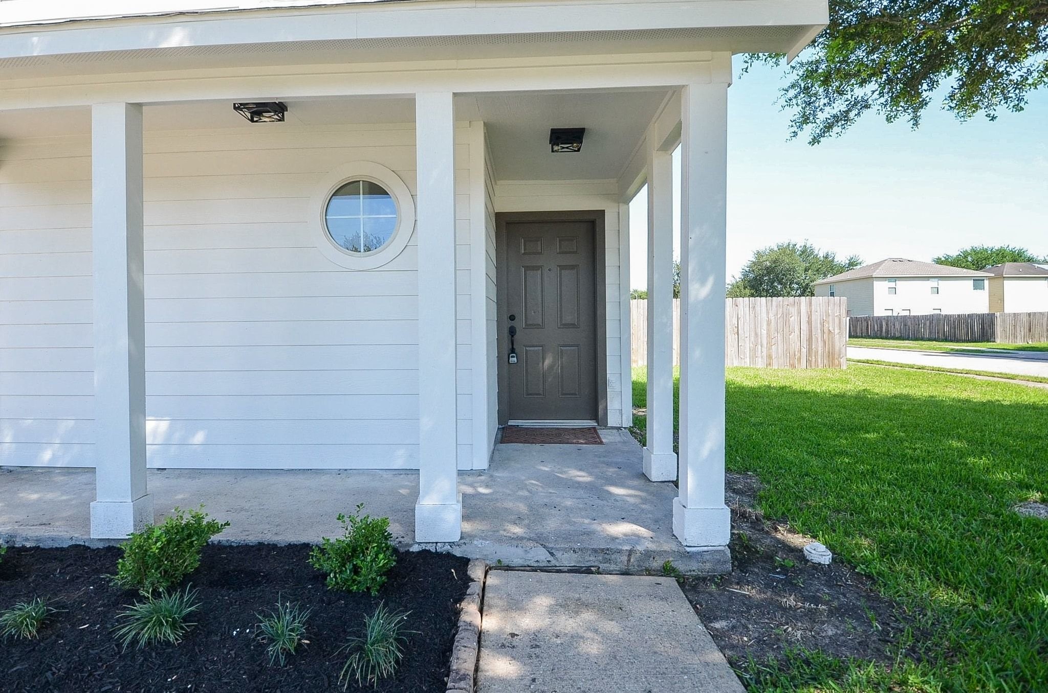 3906 Hollow Cove Lane Property Photo 2