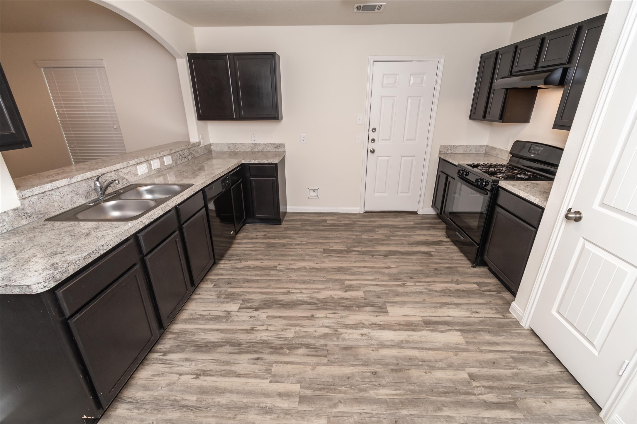 5302 Aranas Lane Property Photo 3
