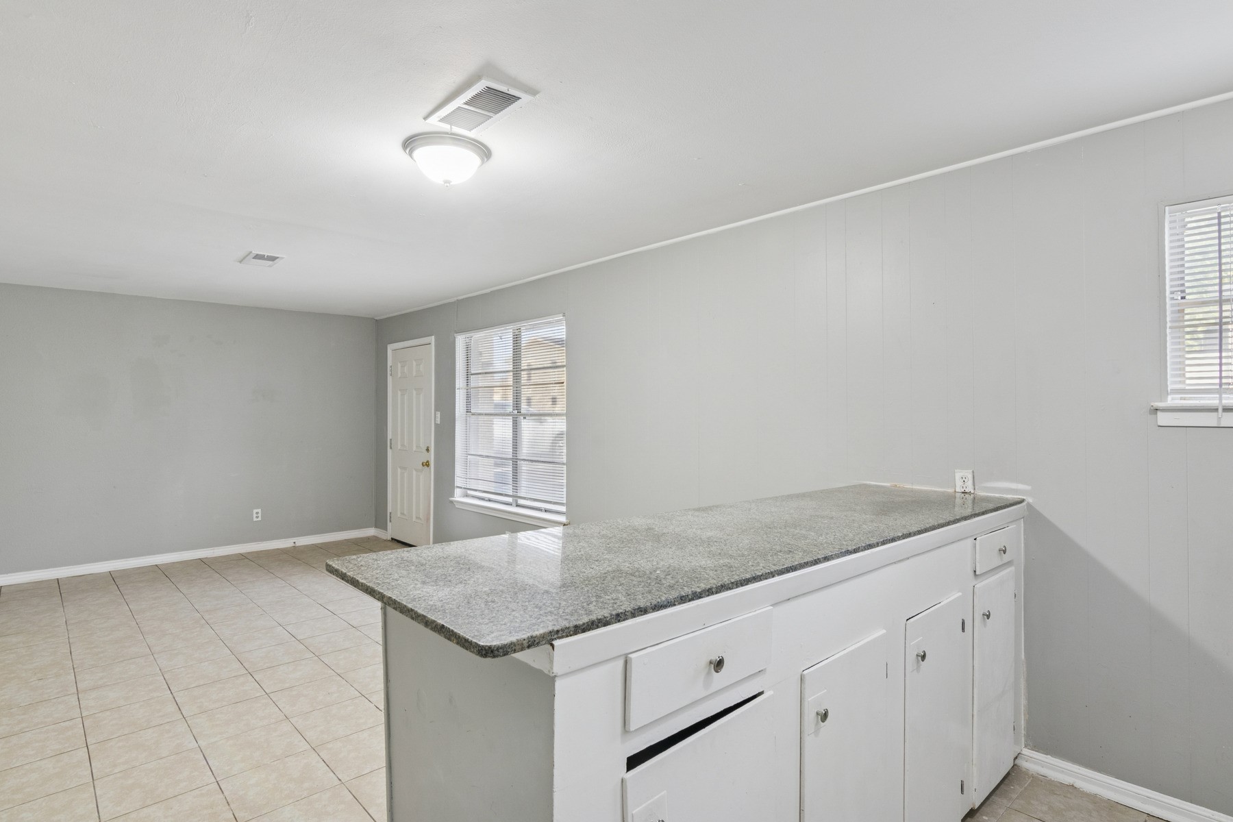 3635 N Macgregor Way 22 Property Photo 8