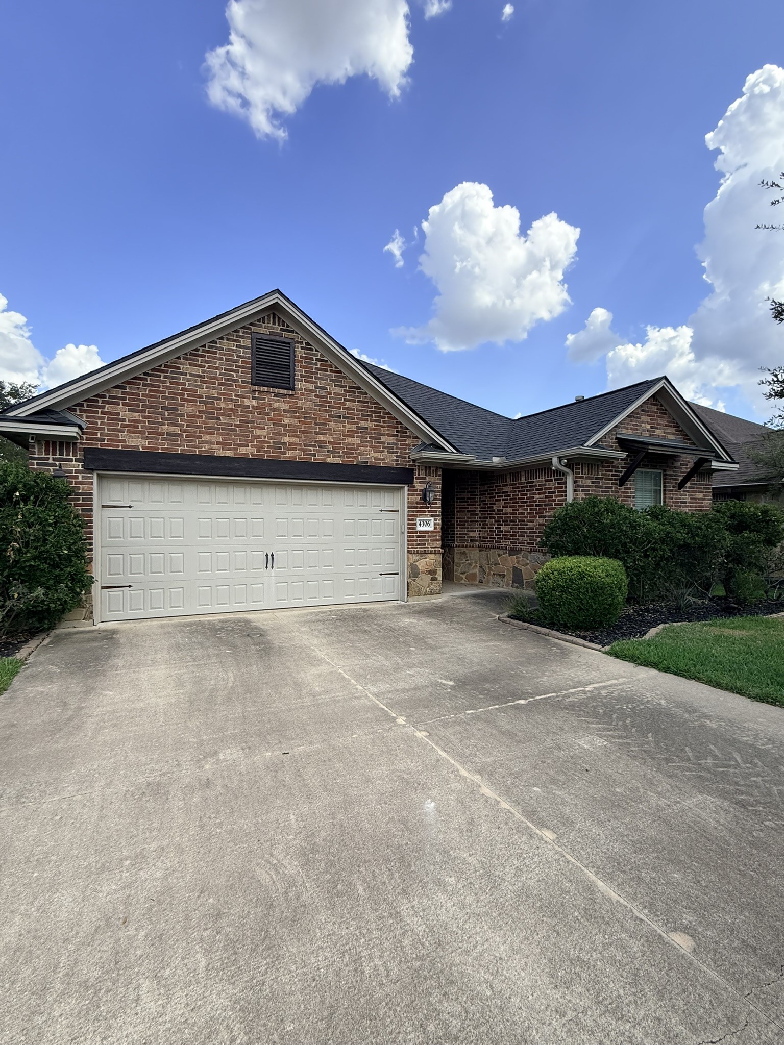 4306 Rock Bend Drive Property Photo 1