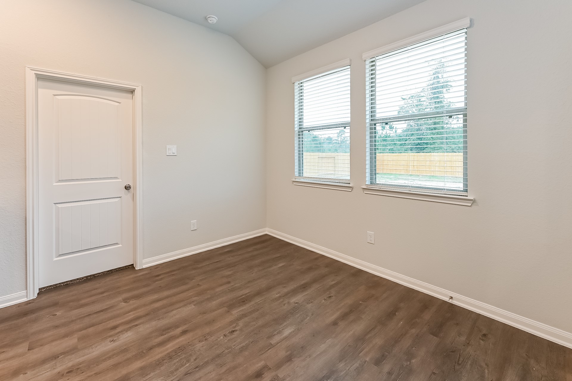 11040 Patriot Court Property Photo 8