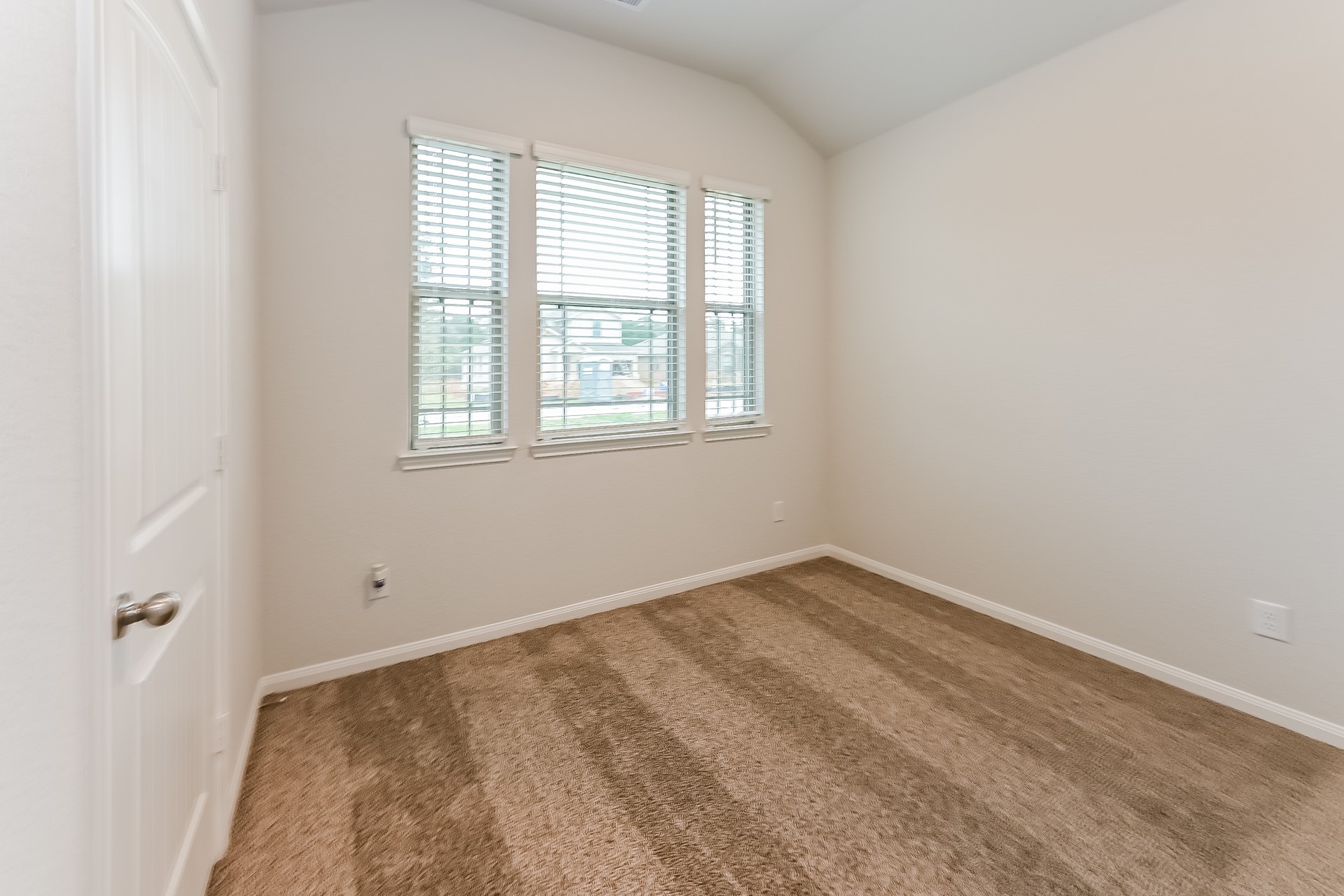 11040 Patriot Court Property Photo 9