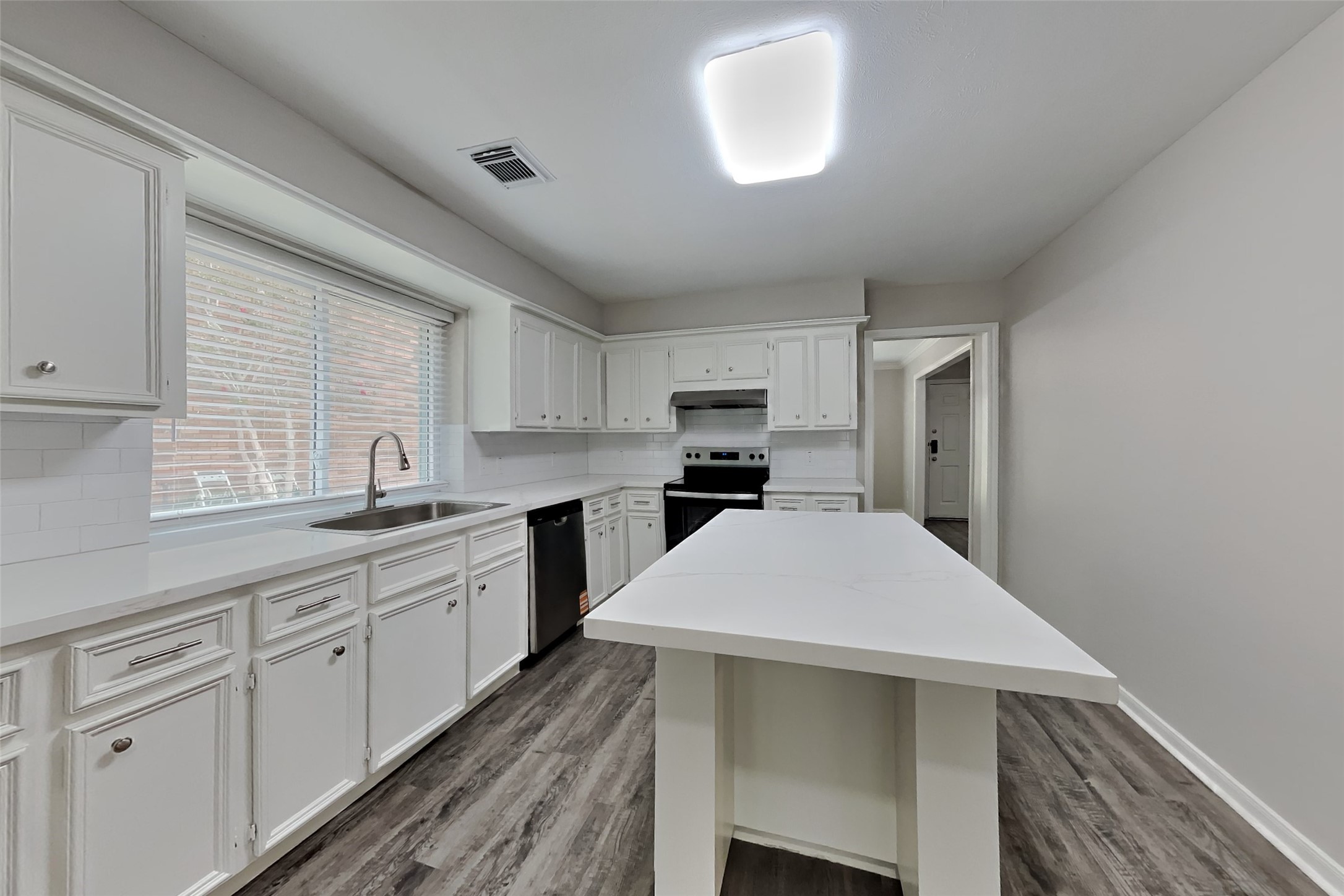 1315 Forest Hollow Drive Property Photo 4