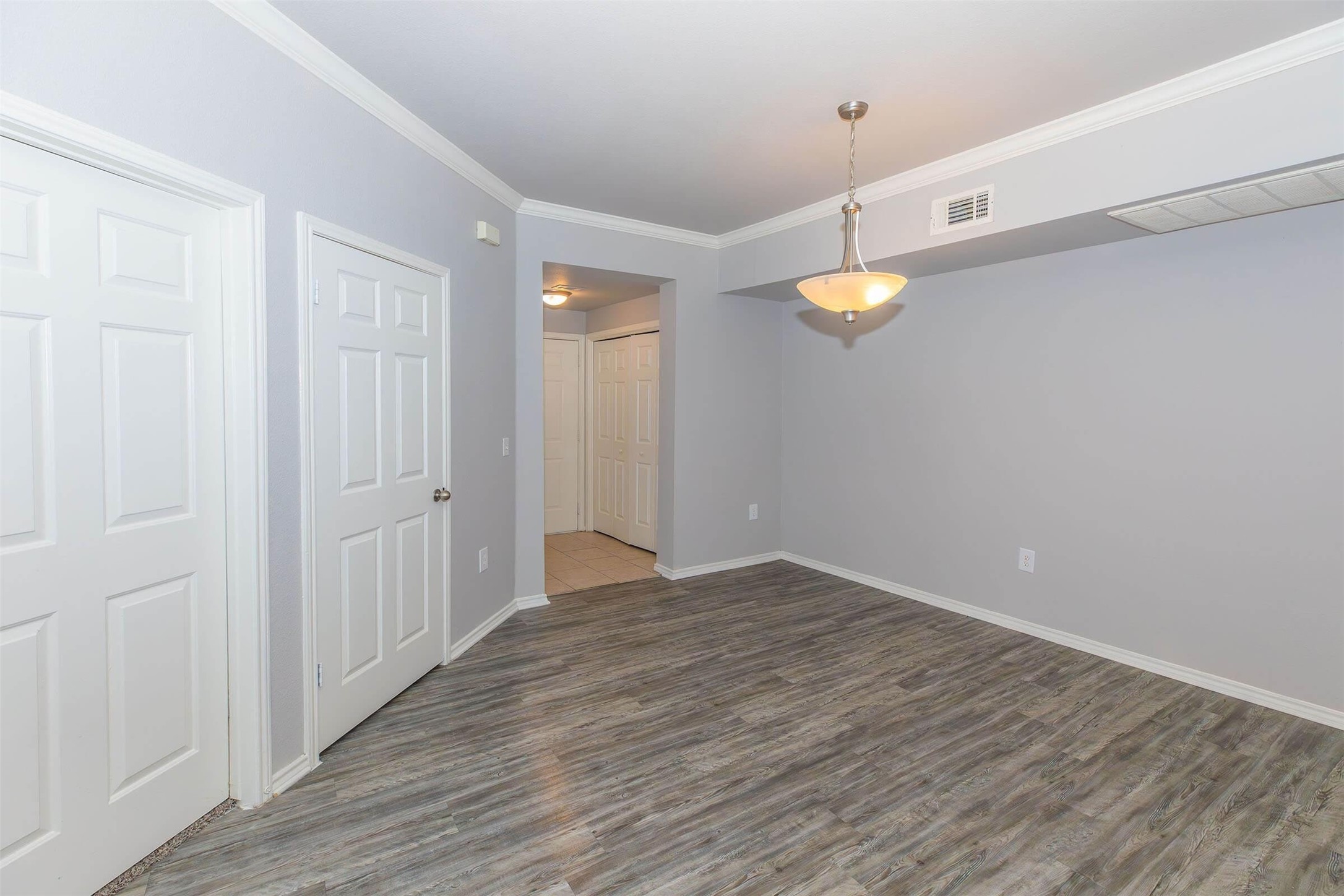 400 E Cypress Creek Rd Property Photo 10