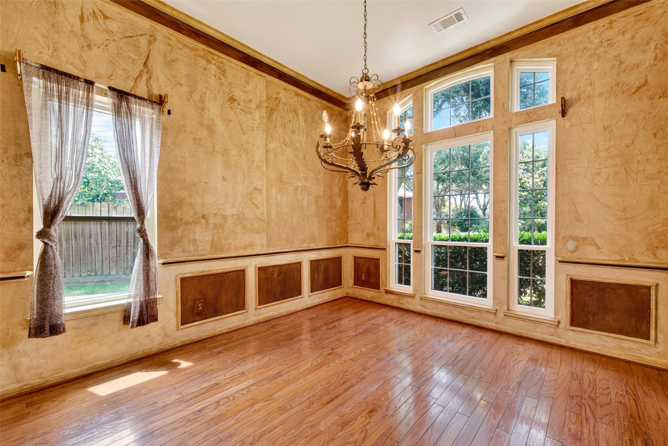 2706 Blue Wind Court Property Photo 11