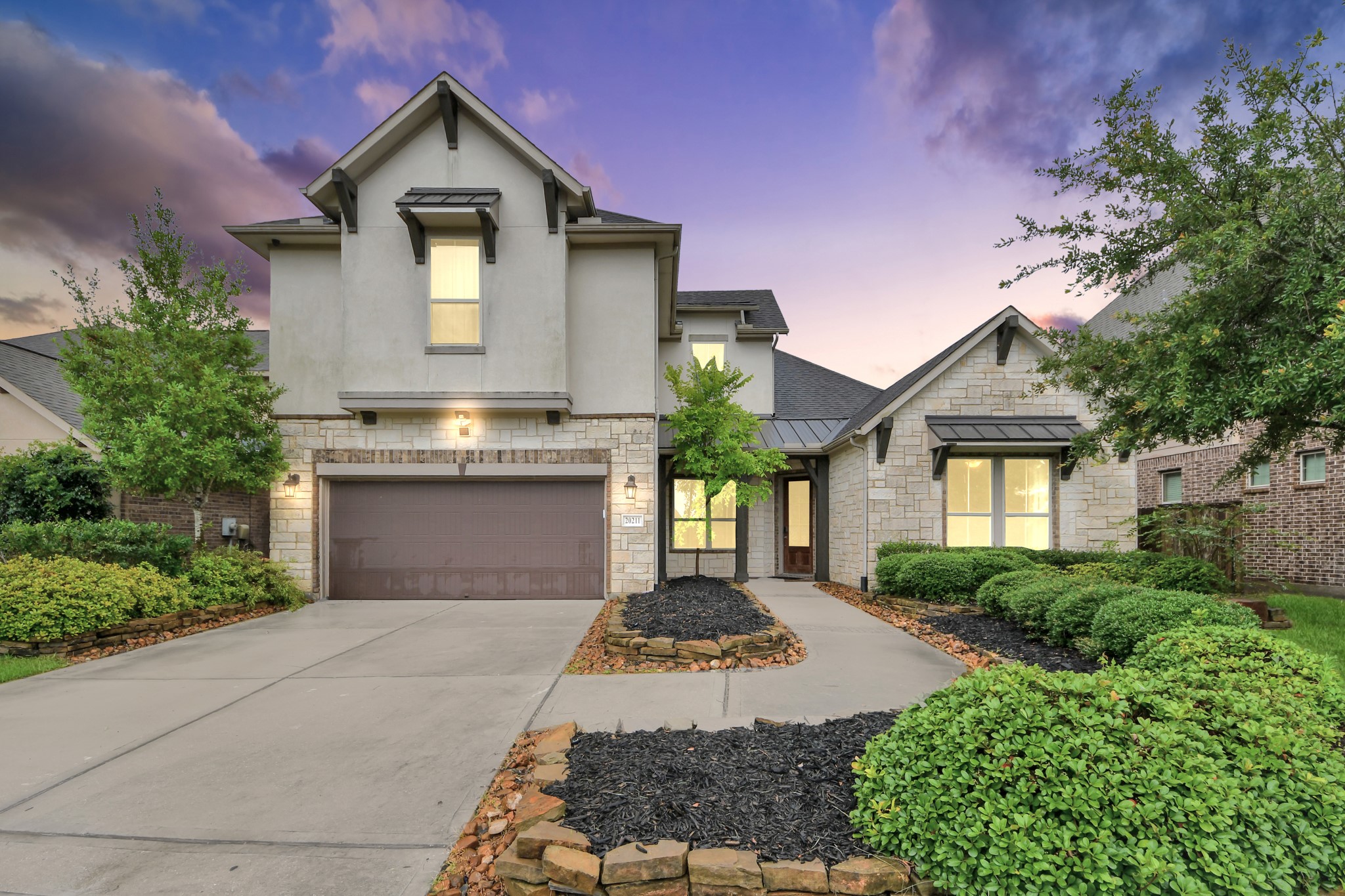20211 Cascading Falls Boulevard Property Photo 4