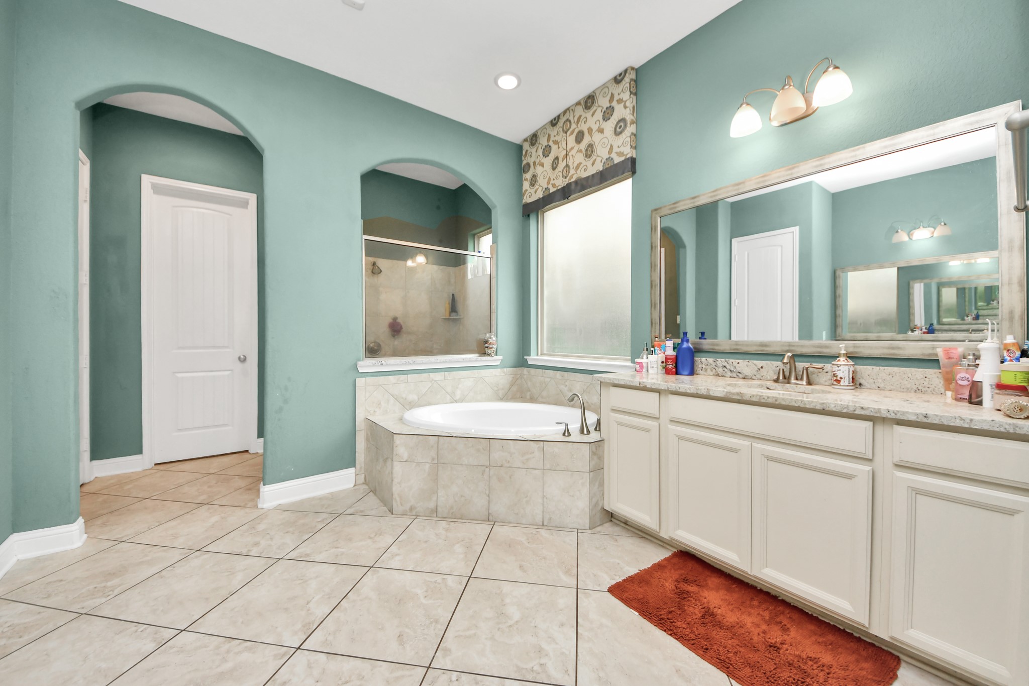 20211 Cascading Falls Boulevard Property Photo 14