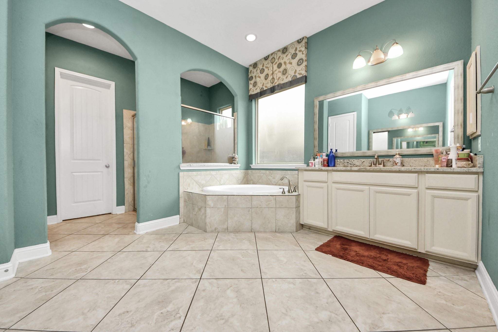 20211 Cascading Falls Boulevard Property Photo 15