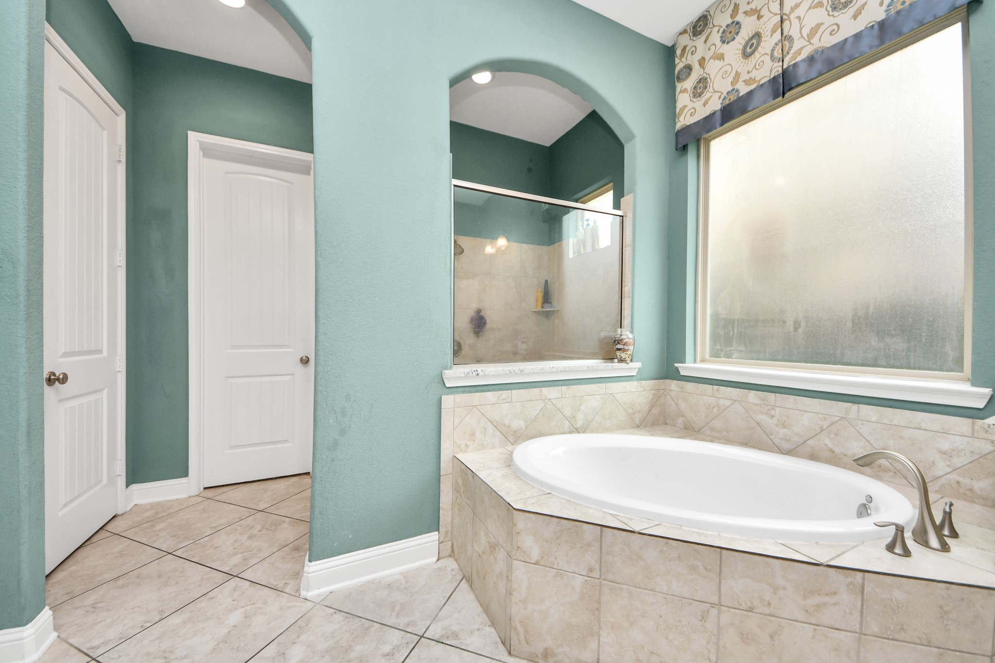 20211 Cascading Falls Boulevard Property Photo 16
