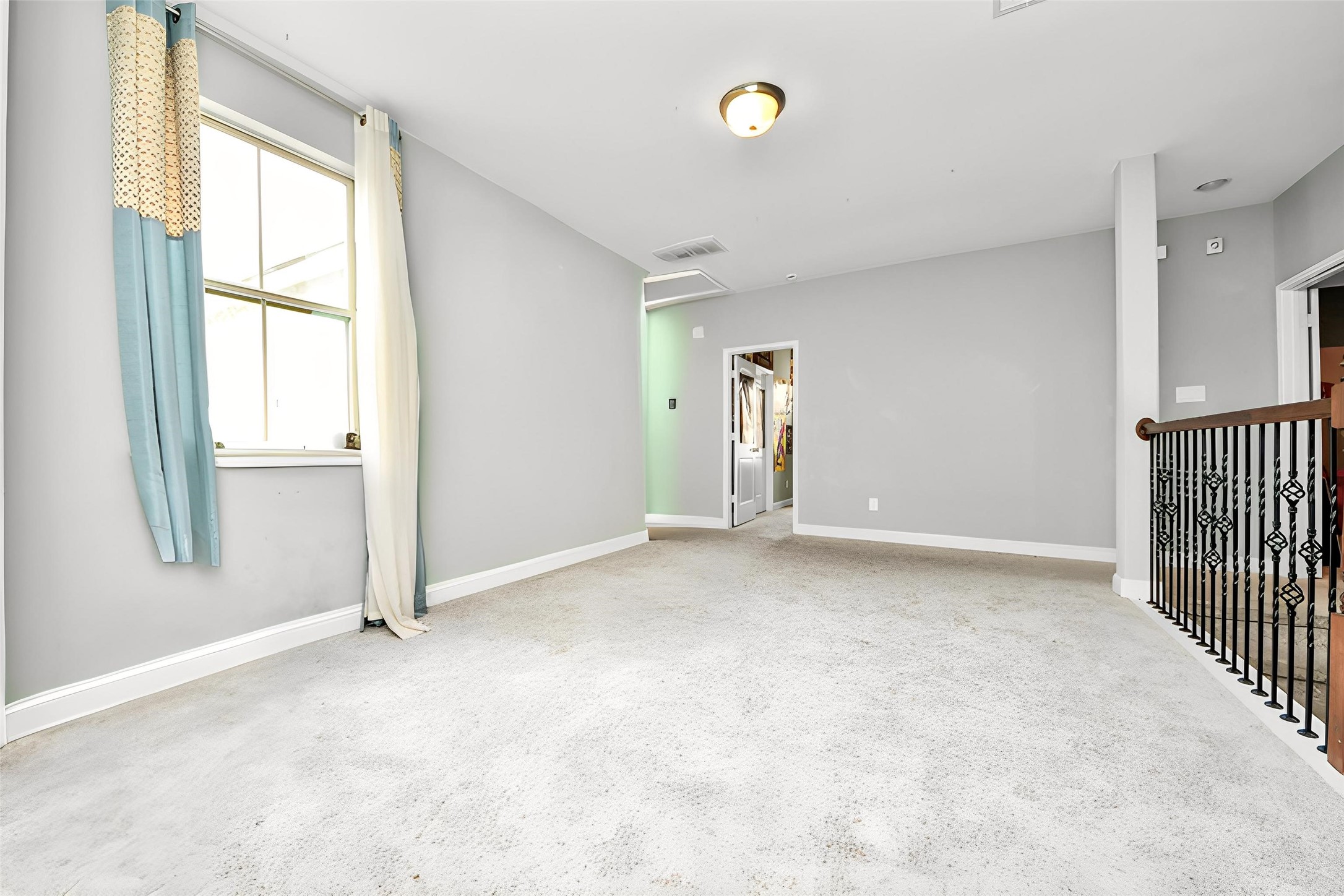 20211 Cascading Falls Boulevard Property Photo 23