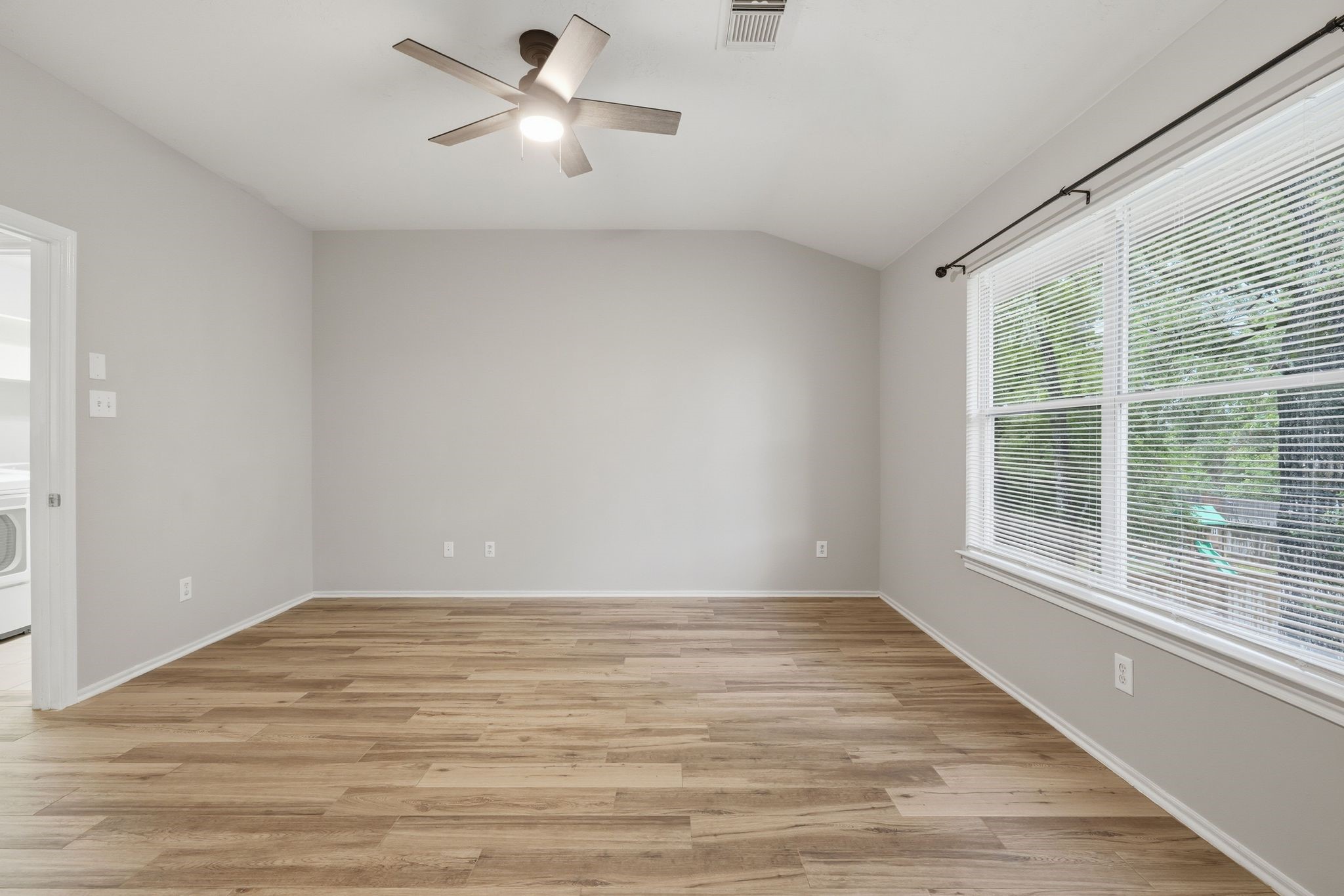 71 S Burberry Park Circle Property Photo 21