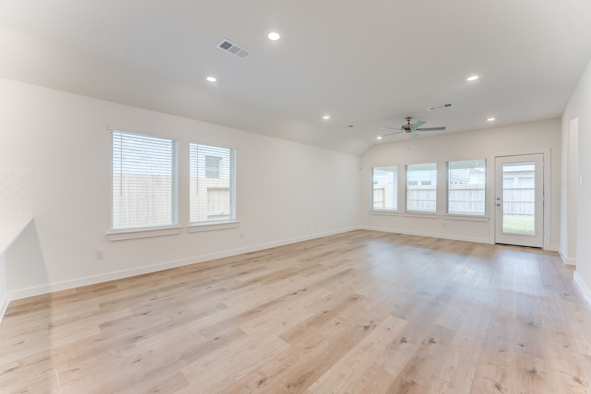 312 Gambels Quail Road Property Photo 9