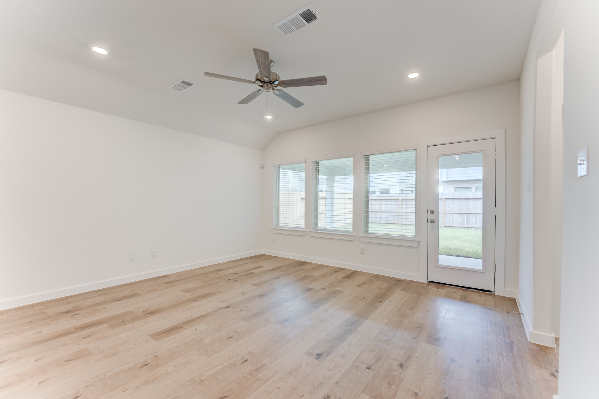 312 Gambels Quail Road Property Photo 11