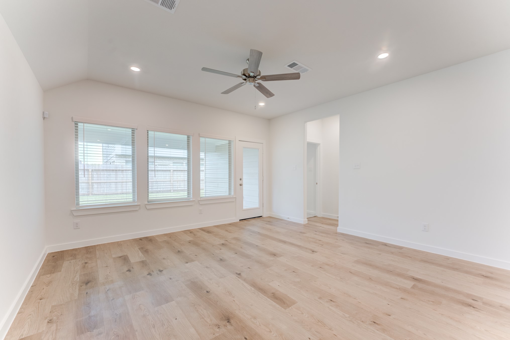 312 Gambels Quail Road Property Photo 12