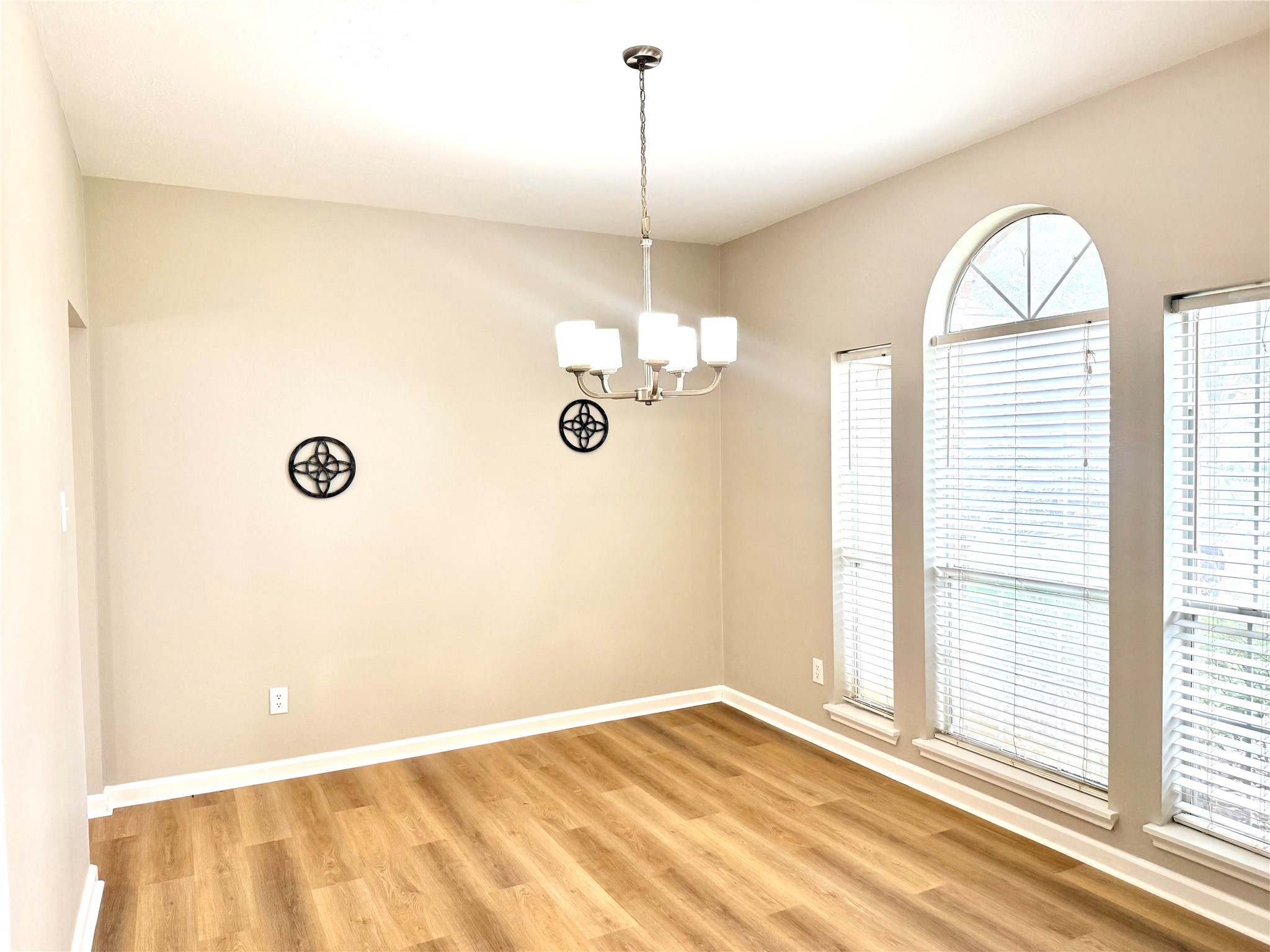 1307 E April Rain Court Property Photo 5