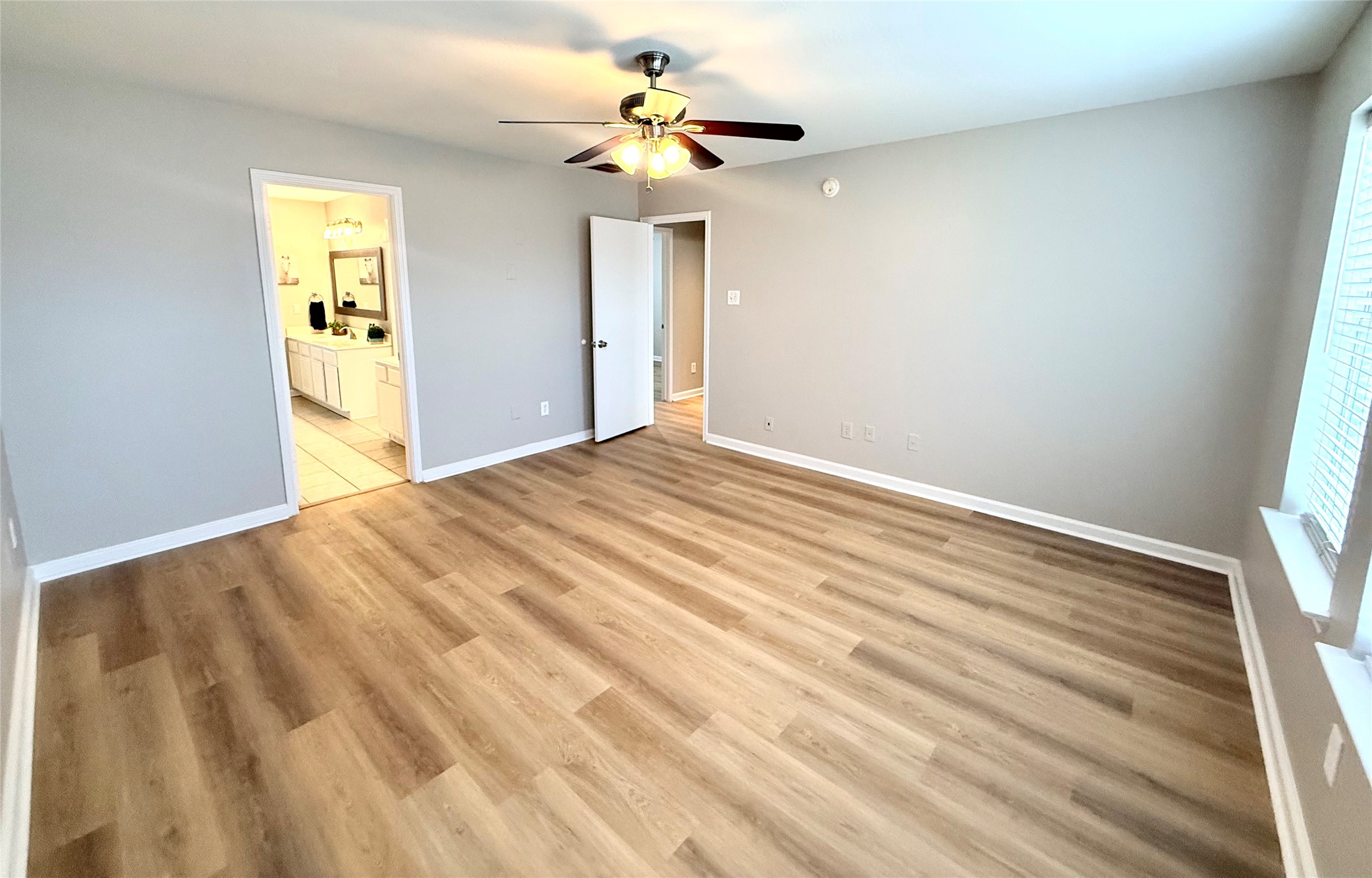 1307 E April Rain Court Property Photo 14
