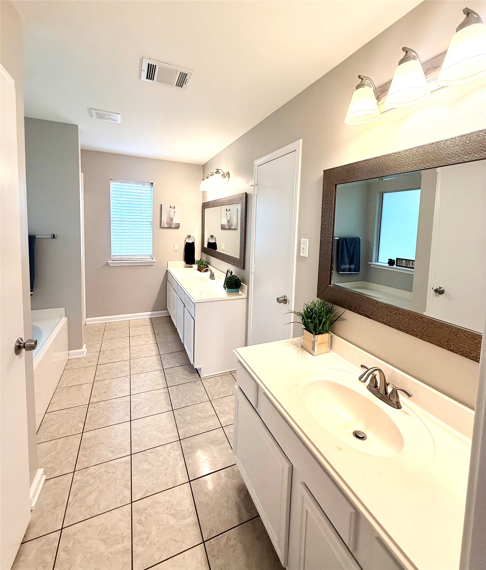 1307 E April Rain Court Property Photo 15