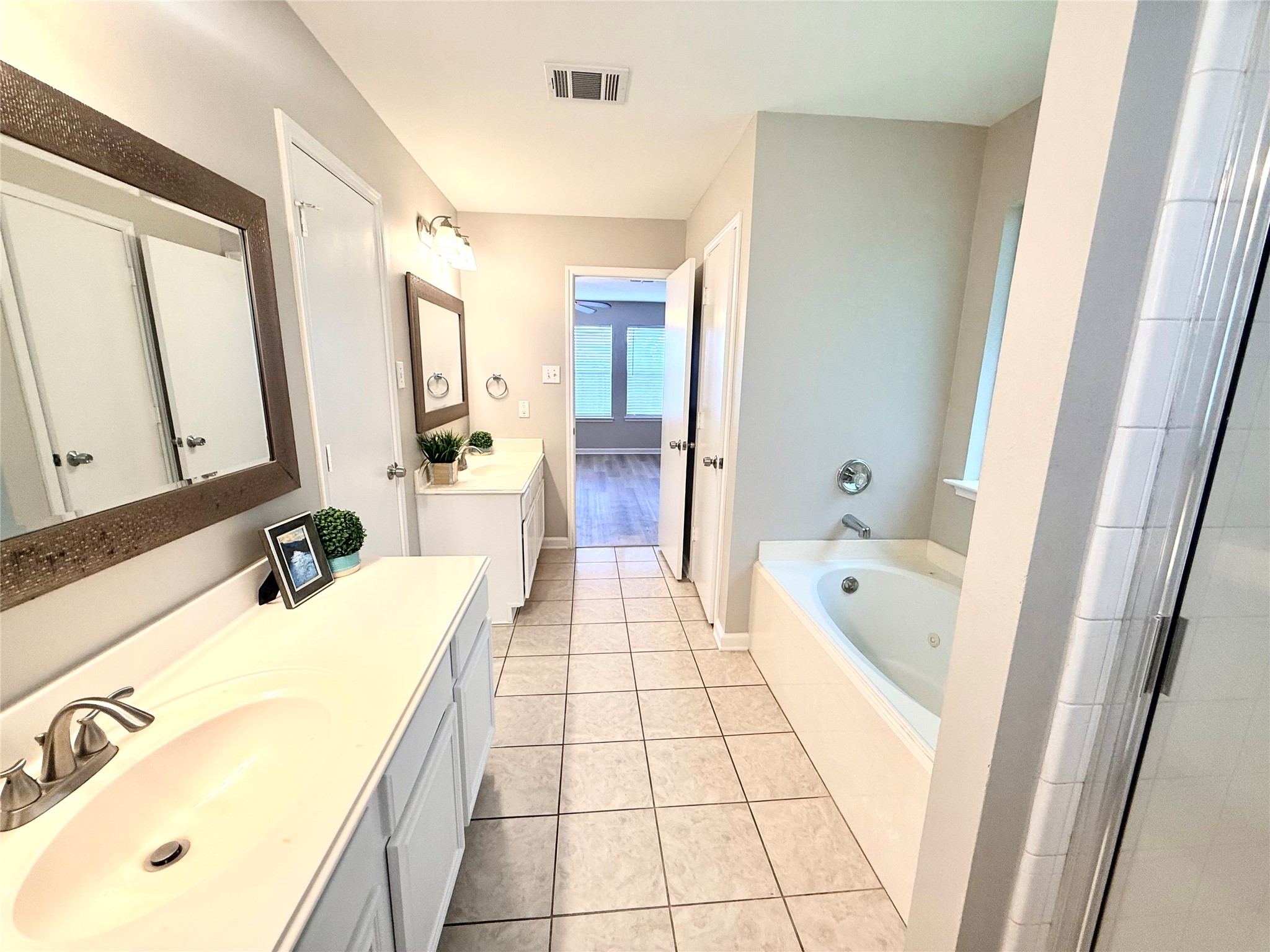 1307 E April Rain Court Property Photo 18