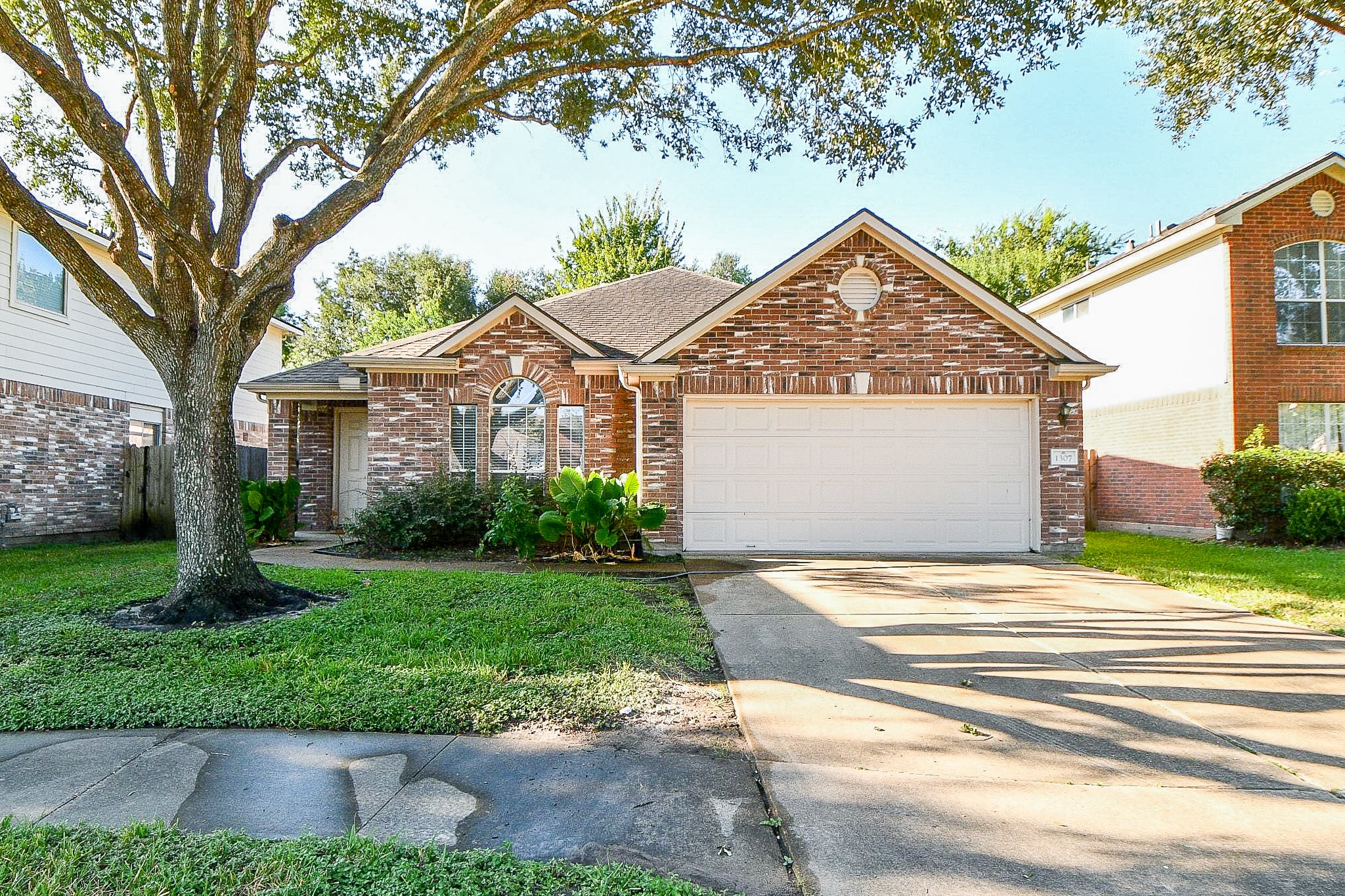 1307 E April Rain Court Property Photo 27