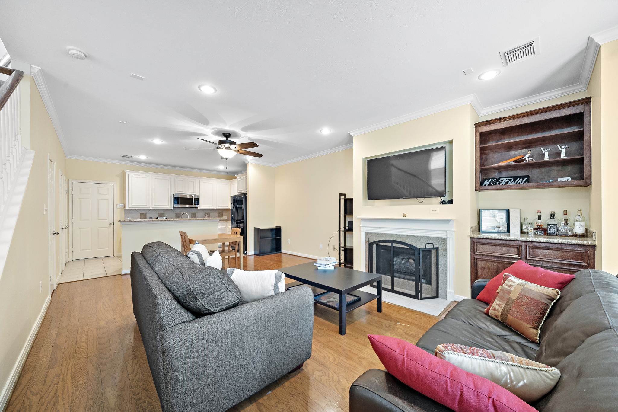 90 Mcgowen St Property Photo 3