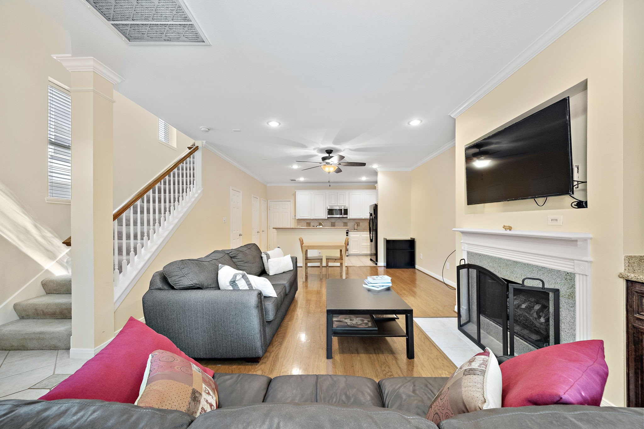 90 Mcgowen St Property Photo 4