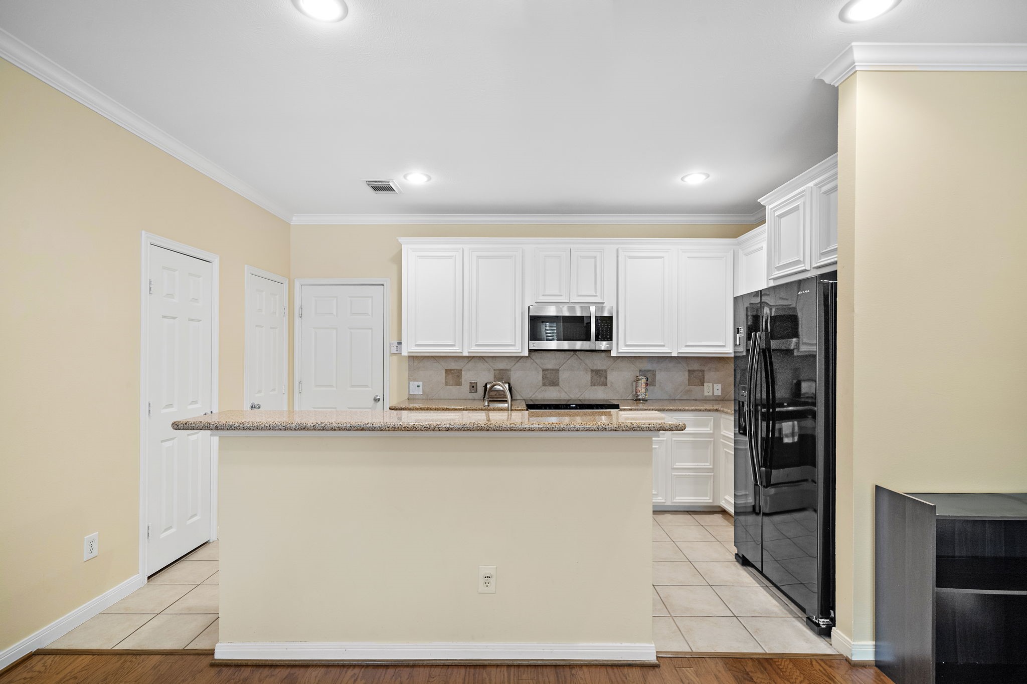 90 Mcgowen St Property Photo 8