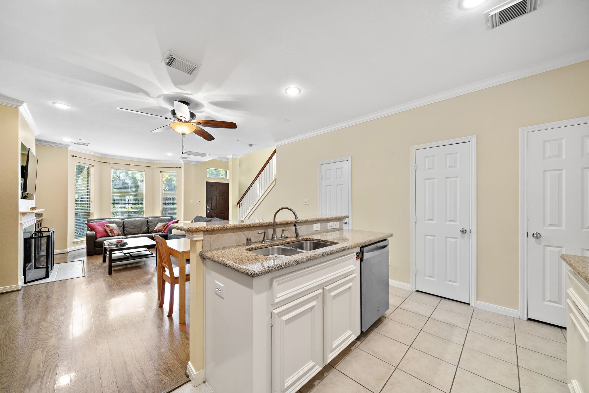 90 Mcgowen St Property Photo 11