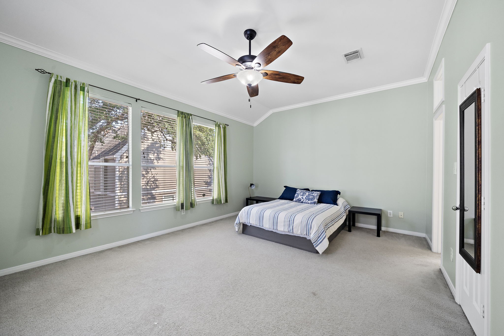 90 Mcgowen St Property Photo 13