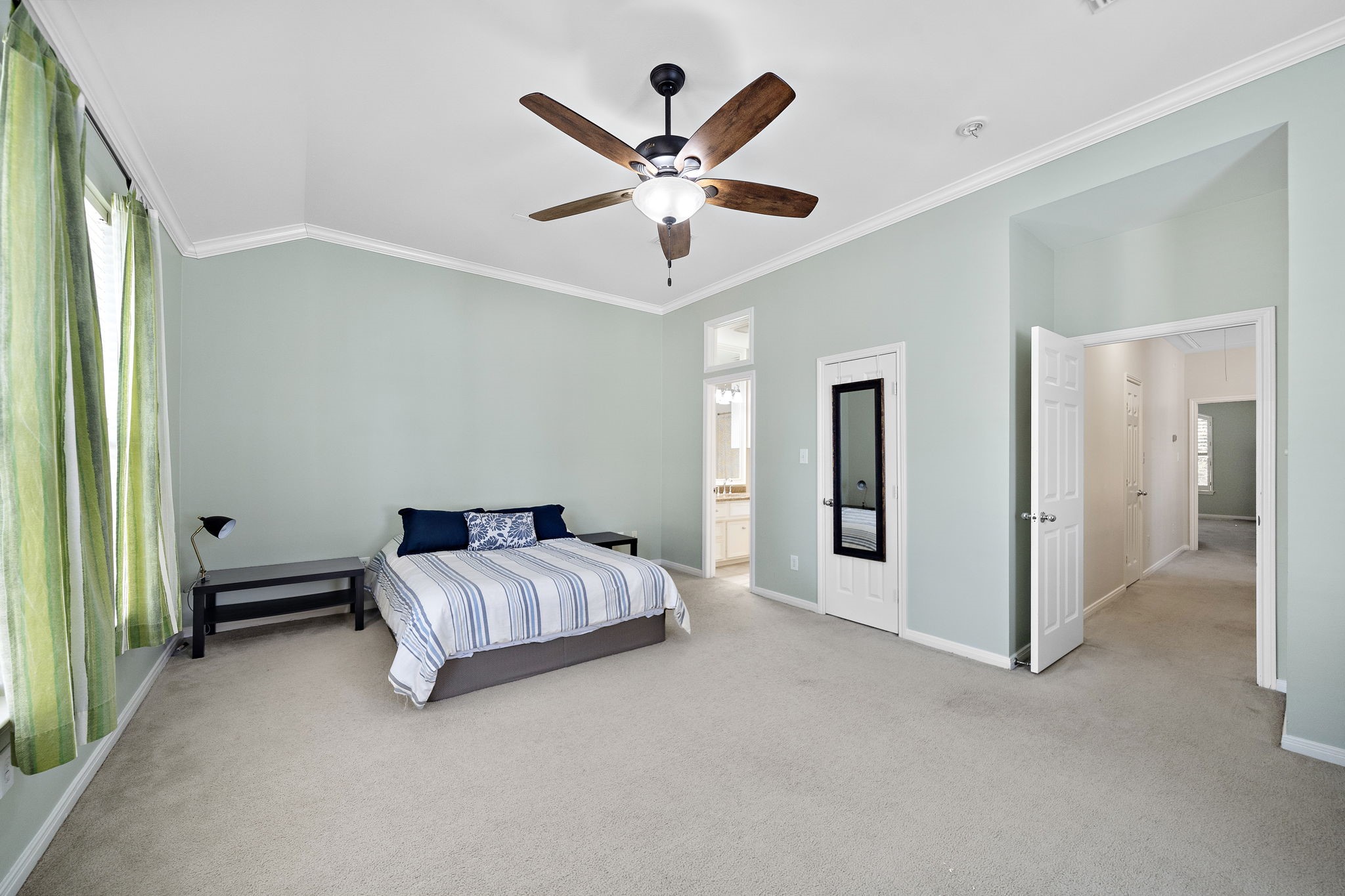 90 Mcgowen St Property Photo 14