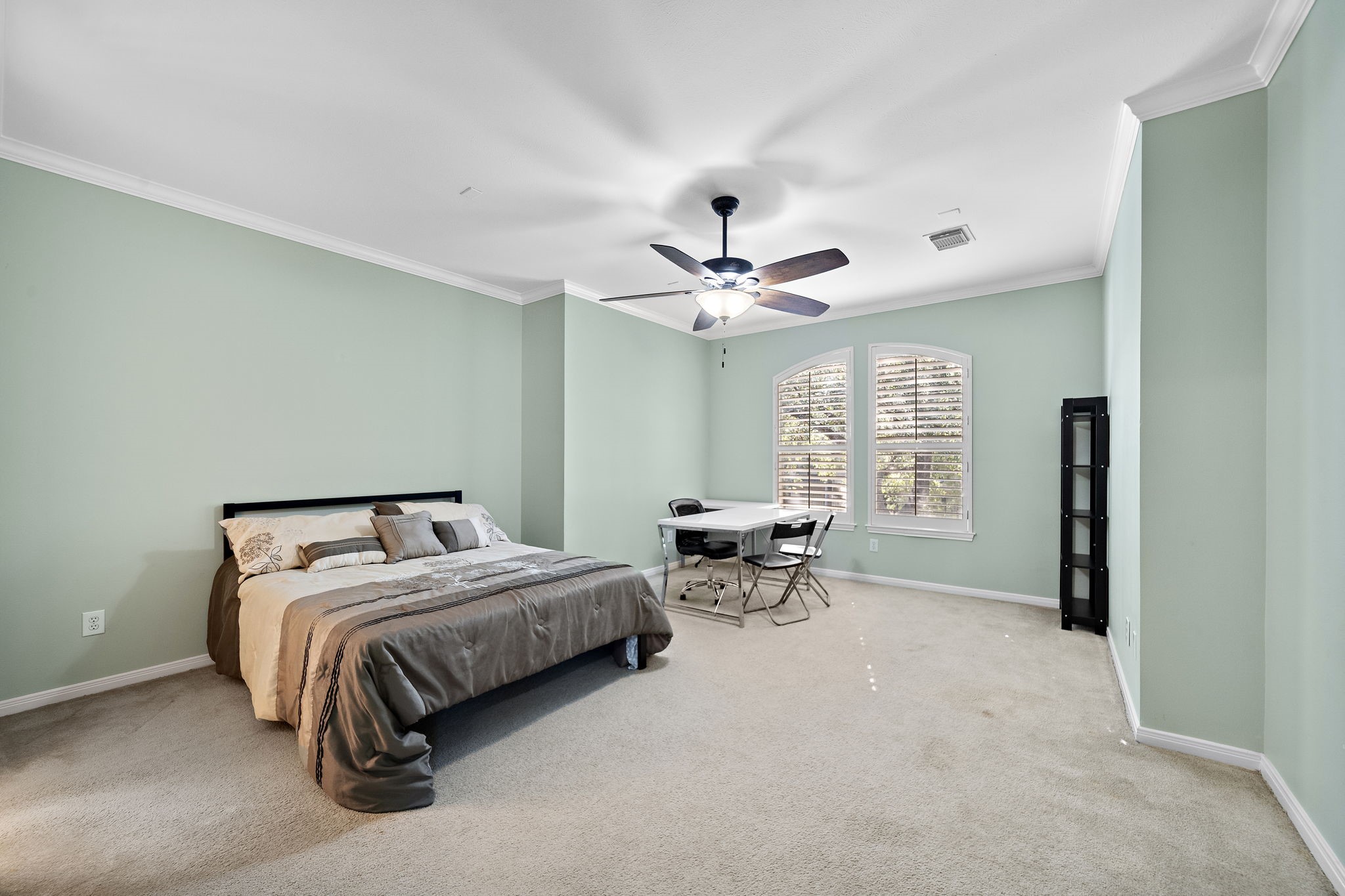 90 Mcgowen St Property Photo 17