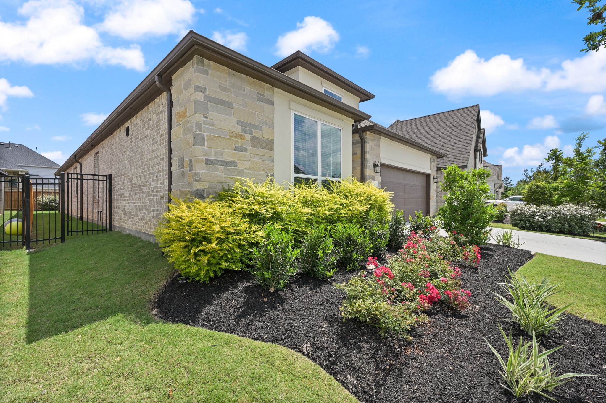 7361 Grandview Meadow Drive Property Photo 2